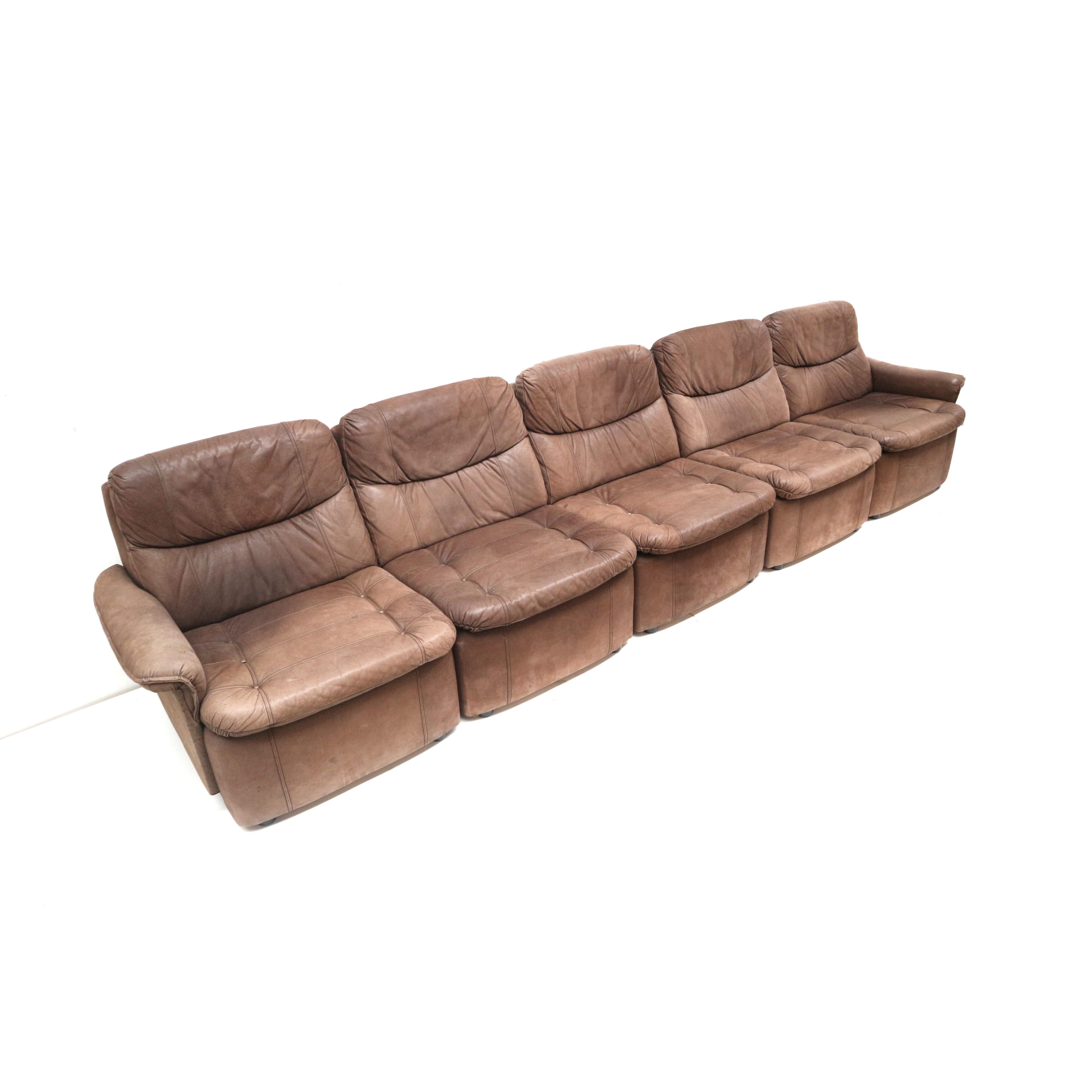 Mid-Century moderno Divano con elementi in pelle vintage composto da 5 elementi realizzato negli anni '70 in vendita