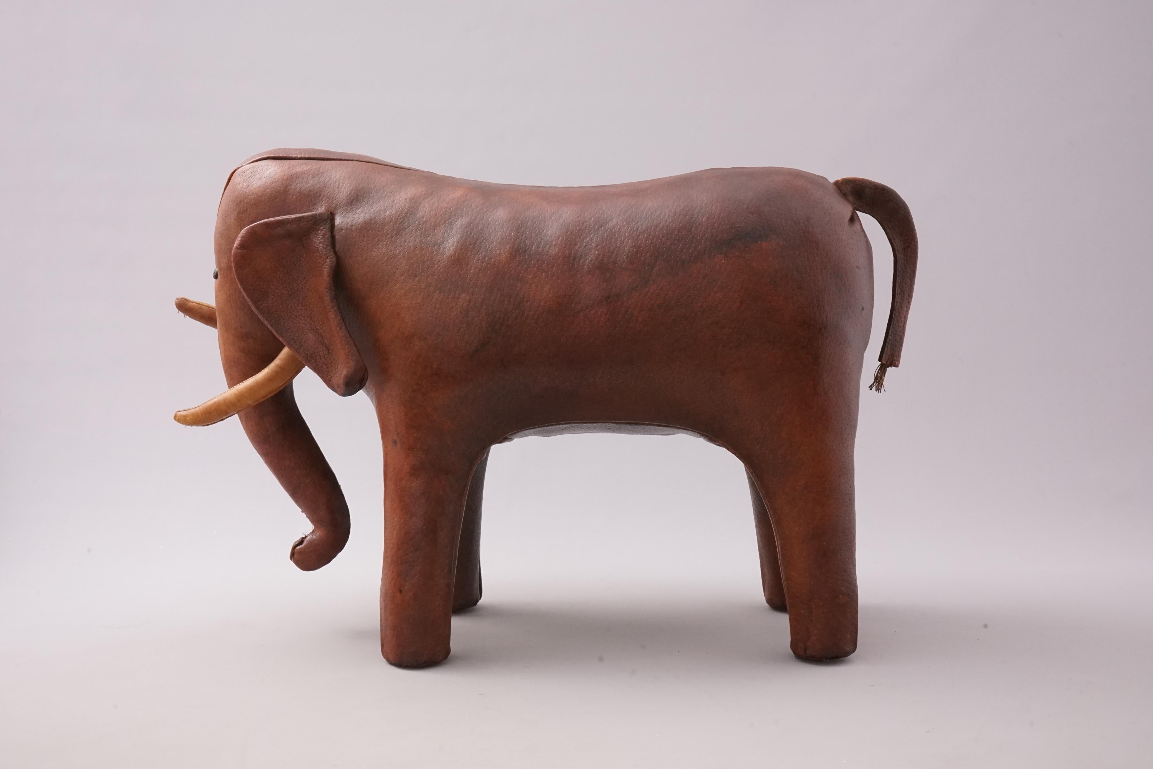 Vintage-Hocker aus Leder mit Elefanten-/Fuß von Dimitri Omersa (Moderne der Mitte des Jahrhunderts) im Angebot