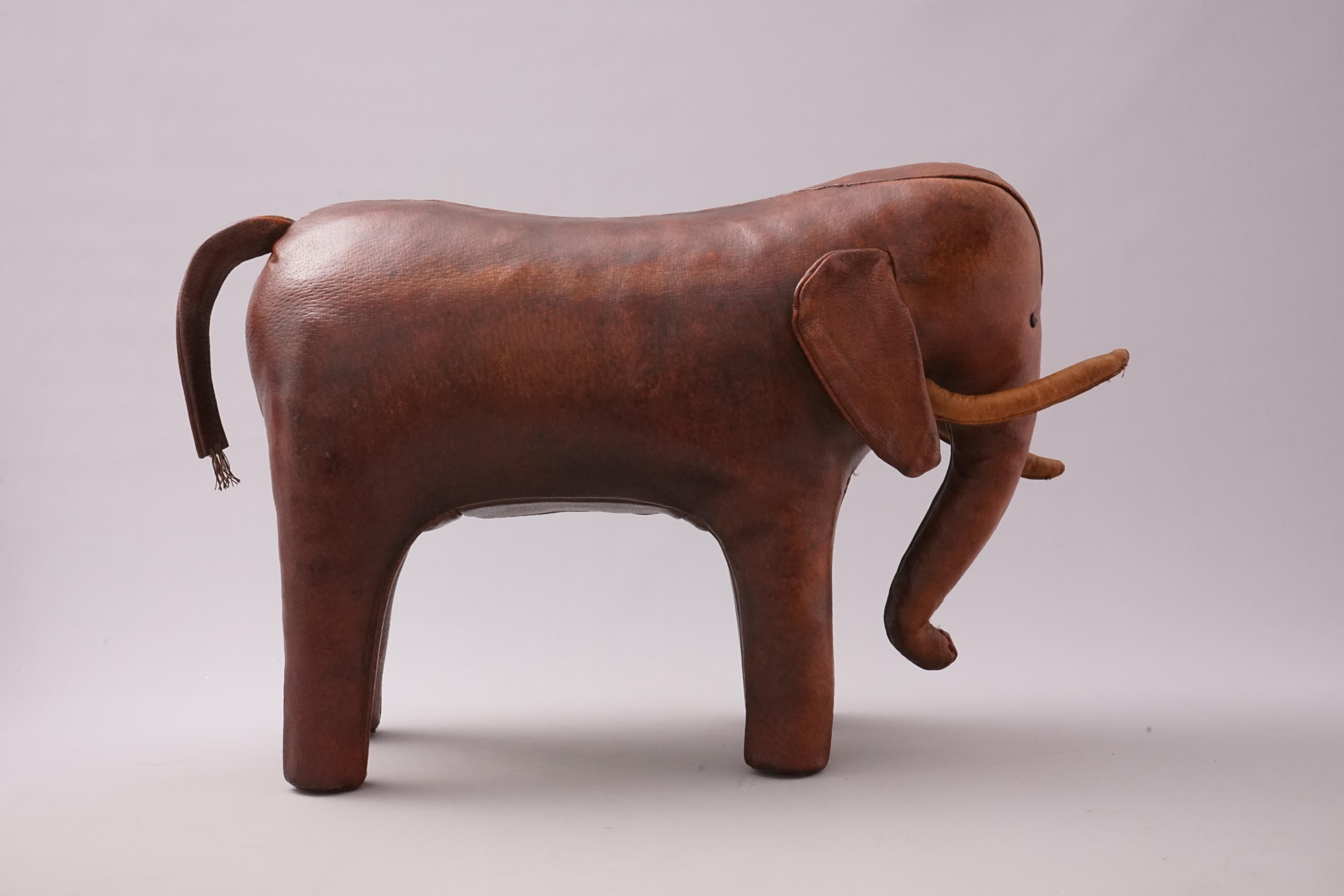 Vintage-Hocker aus Leder mit Elefanten-/Fuß von Dimitri Omersa (Mitte des 20. Jahrhunderts) im Angebot