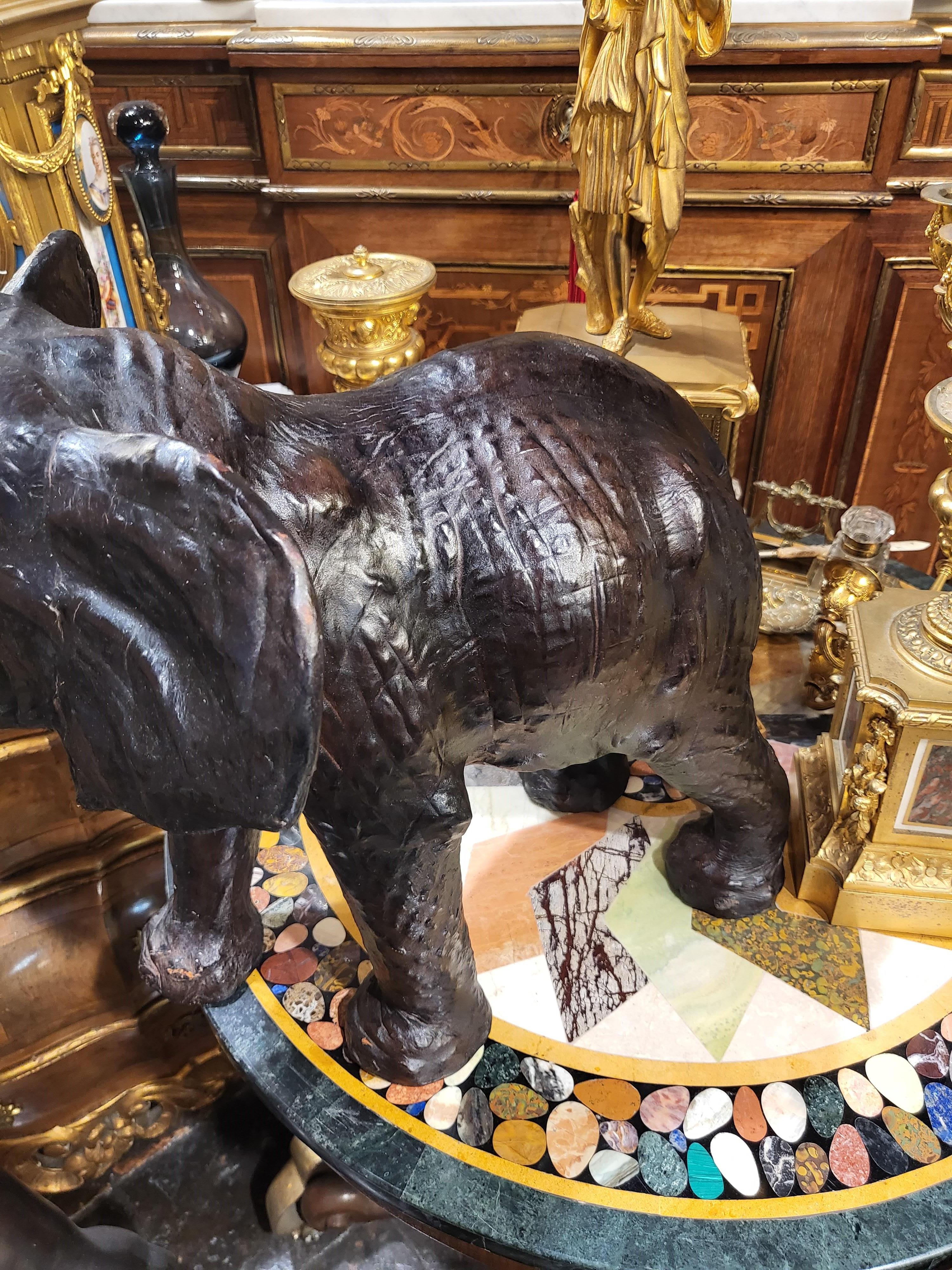Sconosciuto Elefante in pelle vintage in vendita