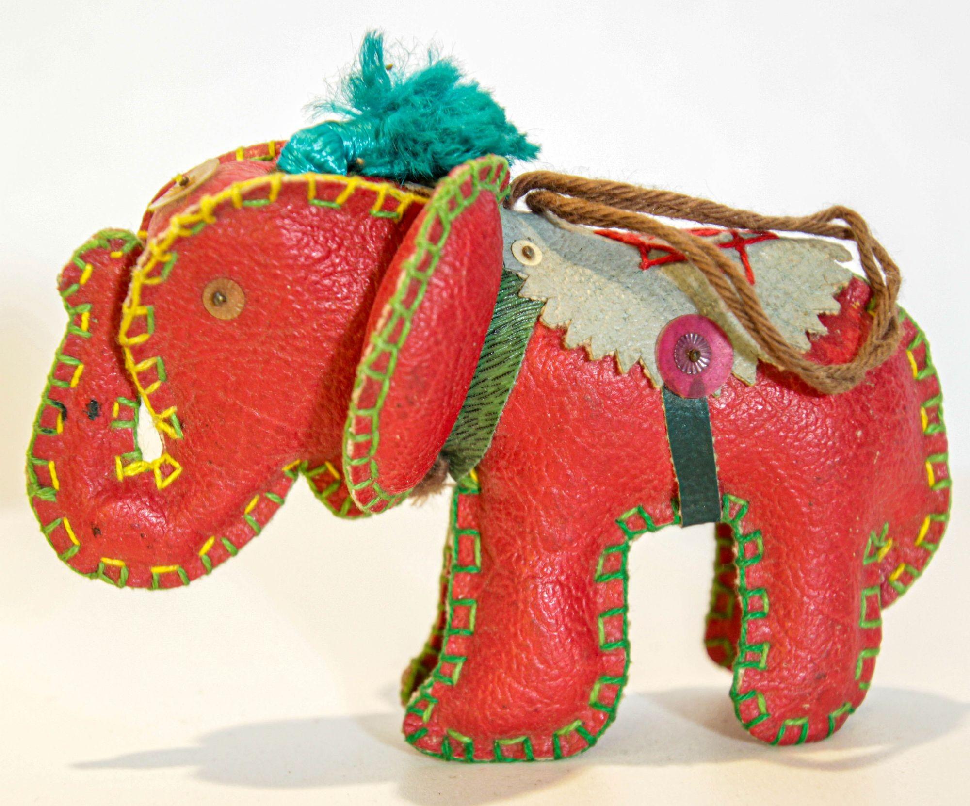 Vintage Elefantenschmuck aus Leder, Indien (20. Jahrhundert) im Angebot