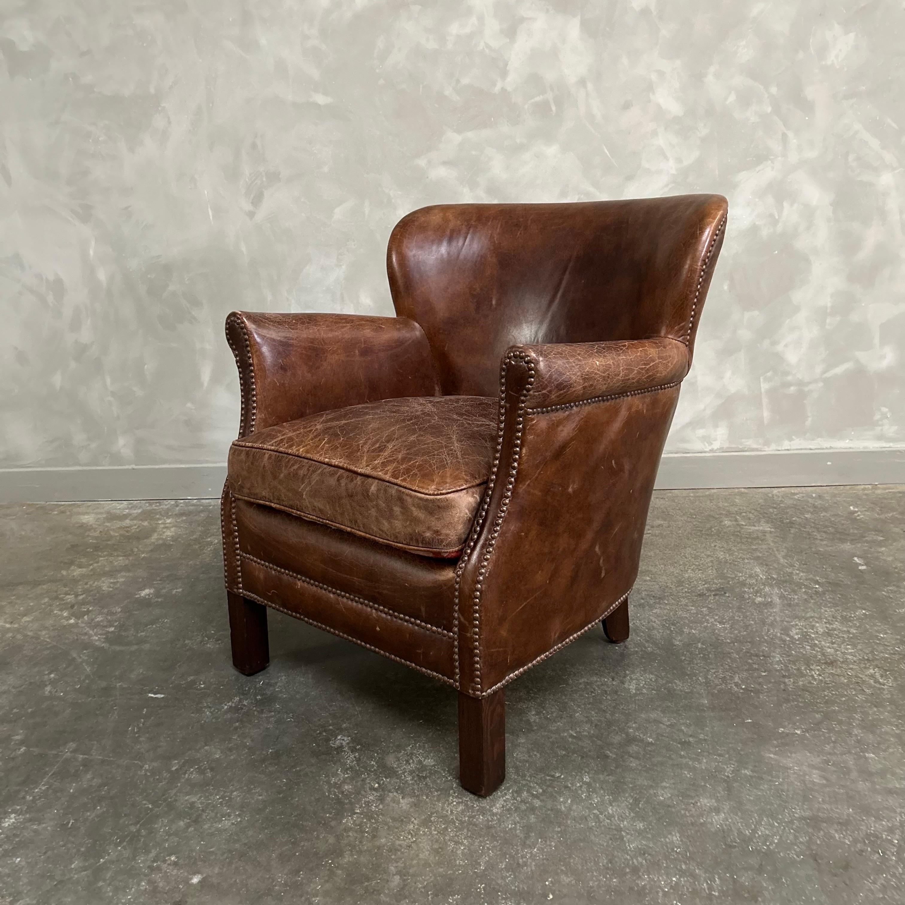 Vintage leather English wing chair For Sale 4