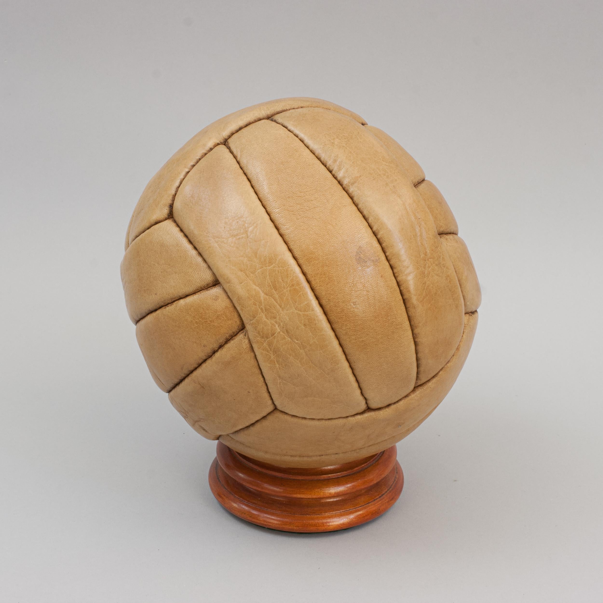 Football en cuir vintage Bon état - En vente à Oxfordshire, GB