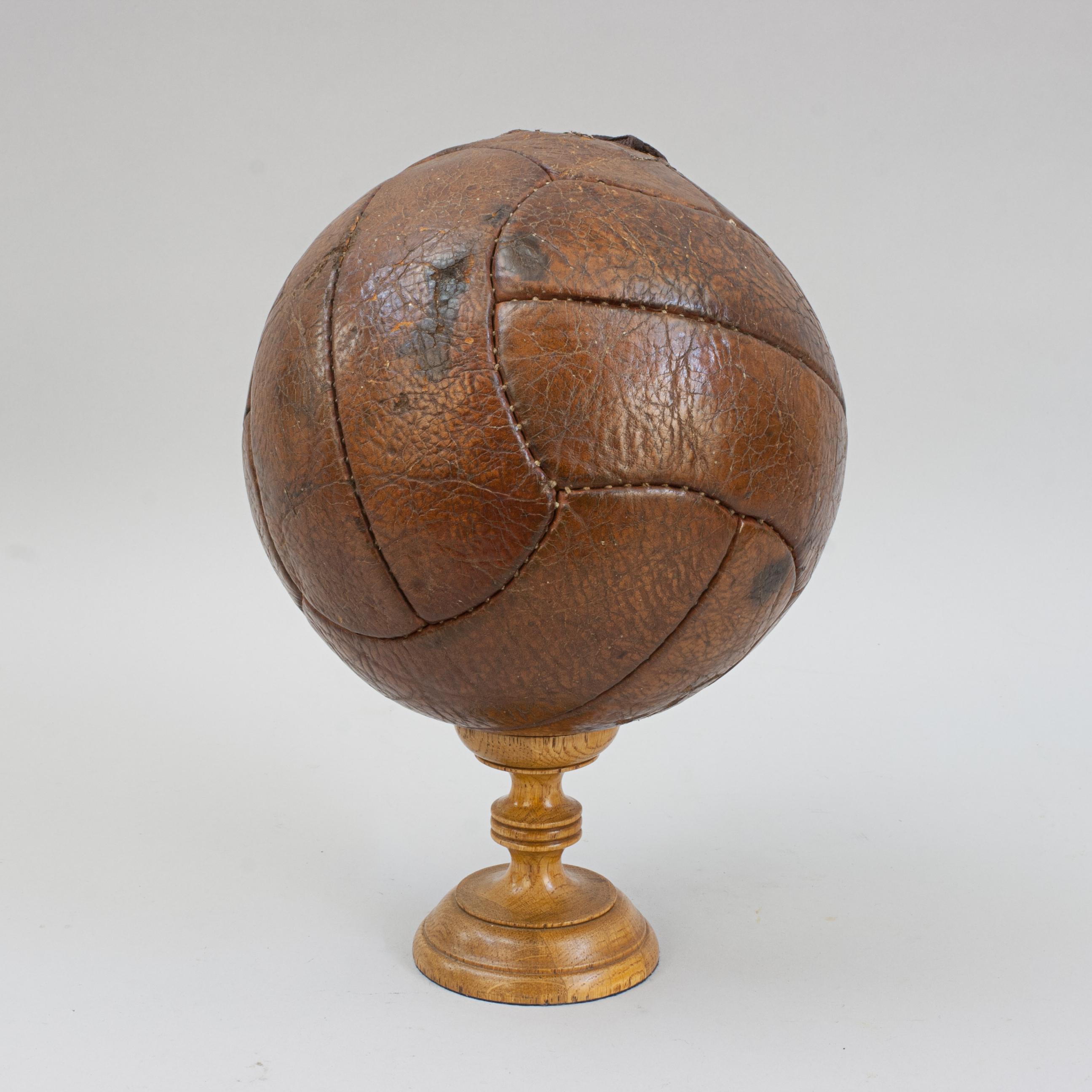 Vintage Leder Fußball im Zustand „Gut“ im Angebot in Oxfordshire, GB