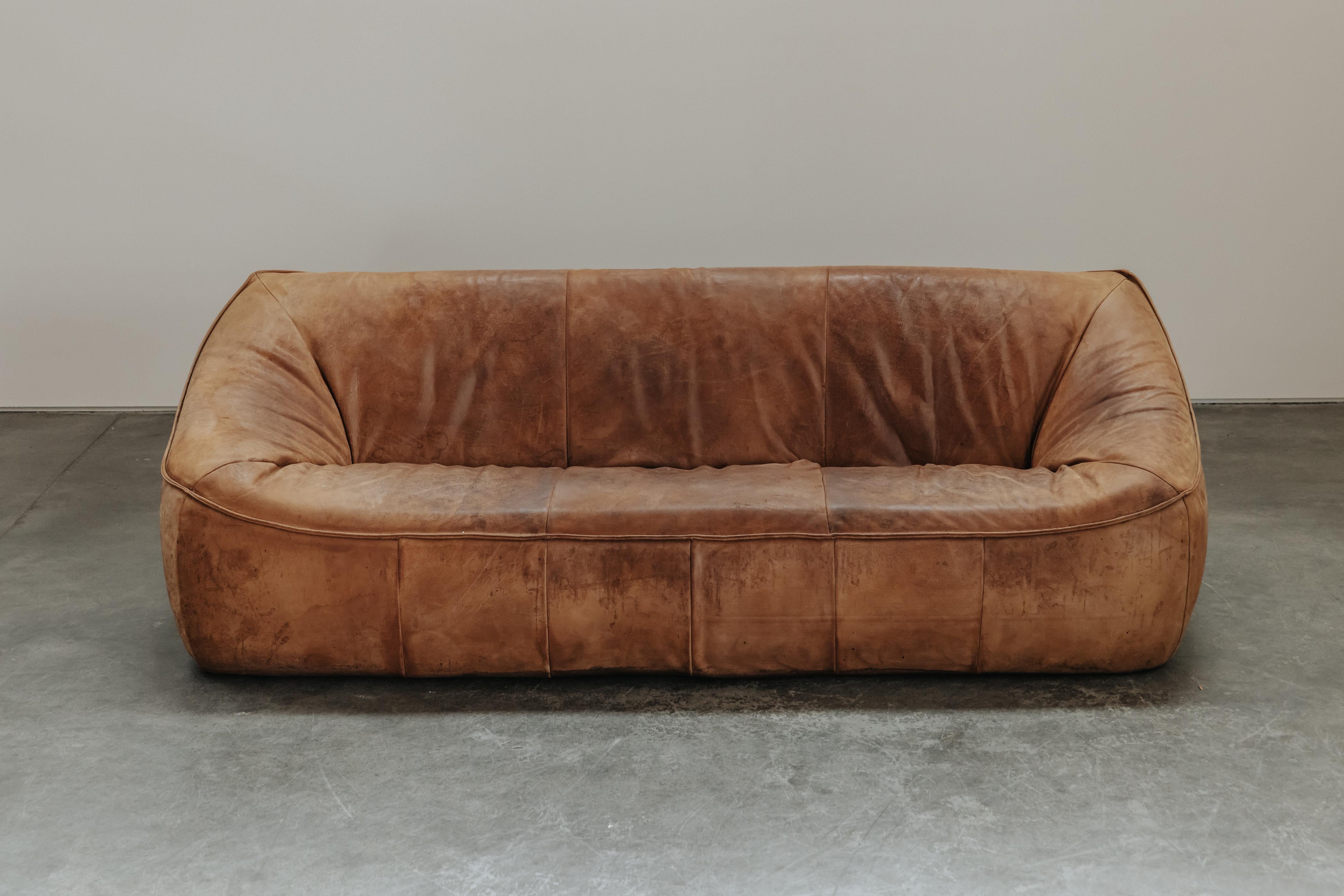 Canapé vintage en cuir Gerard Van Den Berg Ringo des Pays-Bas, Circa 1970.  Modèle confortable avec sellerie d'origine en cuir cognac.  Belle patine et usure.
