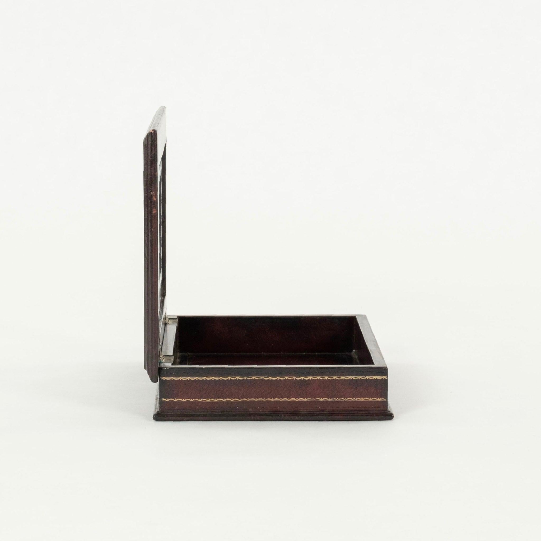Vintage Leder Glas Deckel Box im Zustand „Gut“ im Angebot in Houston, TX