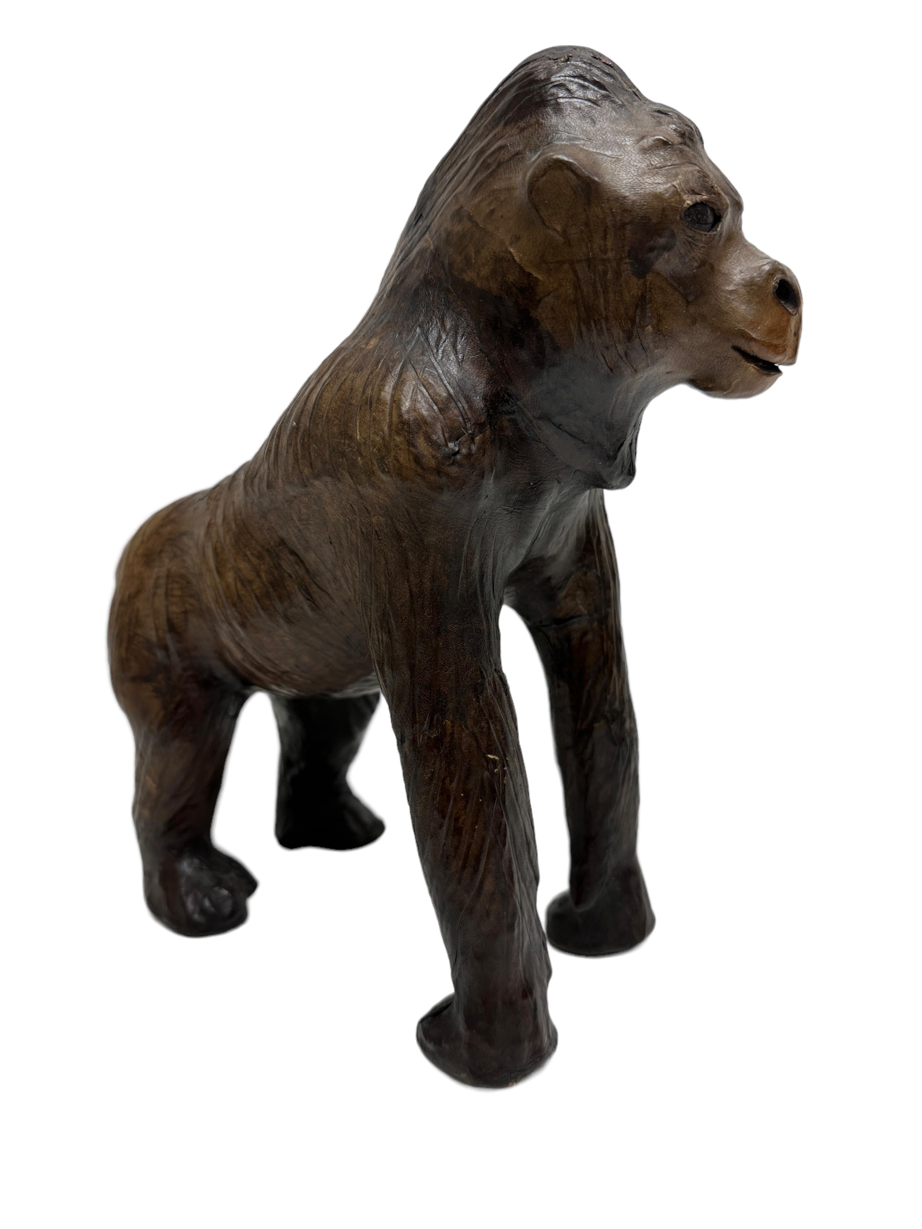 Moderne Gorilla-Skulptur aus Leder im Stil von Dimitri Omersa, 1980er Jahre (Handgefertigt) im Angebot