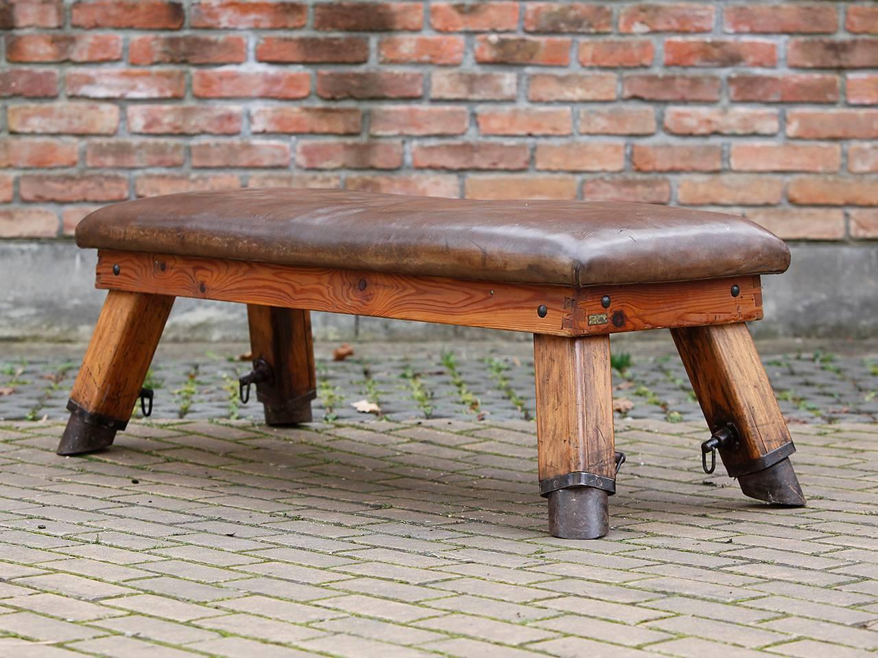 Vintage Leather Gym Bench, 1930s (Industriell)