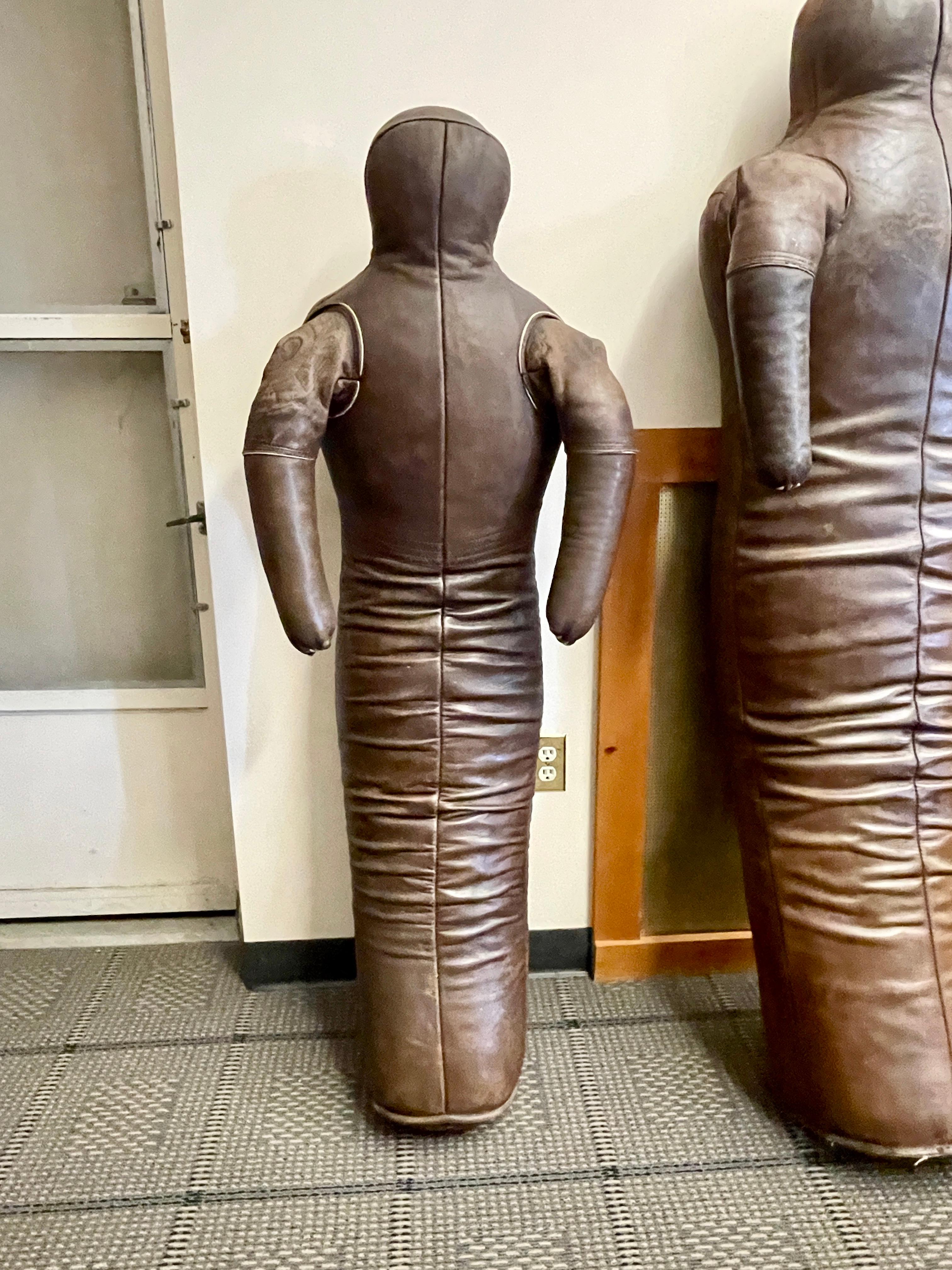 Vintage Leder Gymnasium Dummies aus Leder (Rumänisch) im Angebot