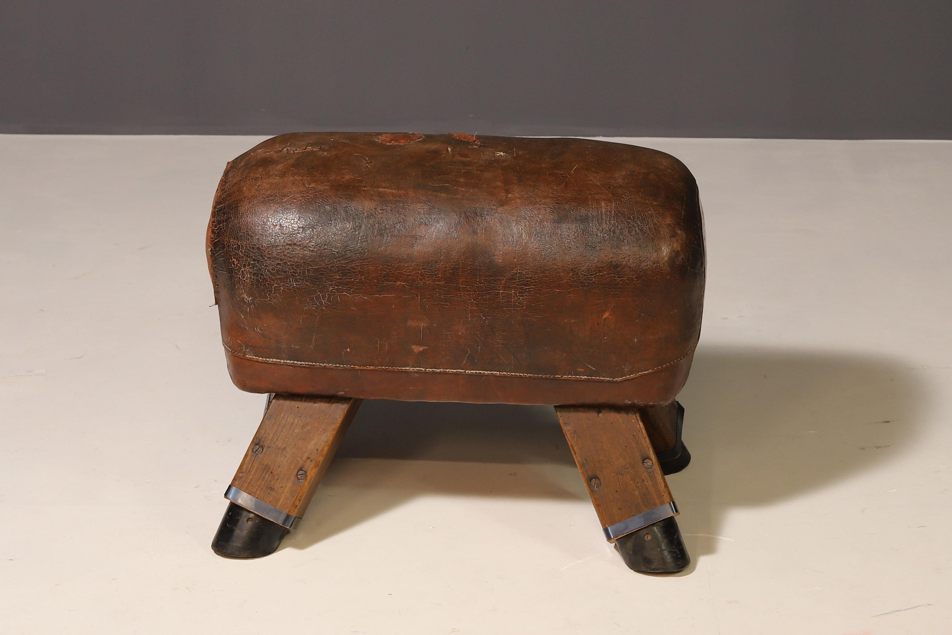 Vintage Leder Gymnastikhocker  1930er Jahre, Tschechoslowakei (Industriell) im Angebot