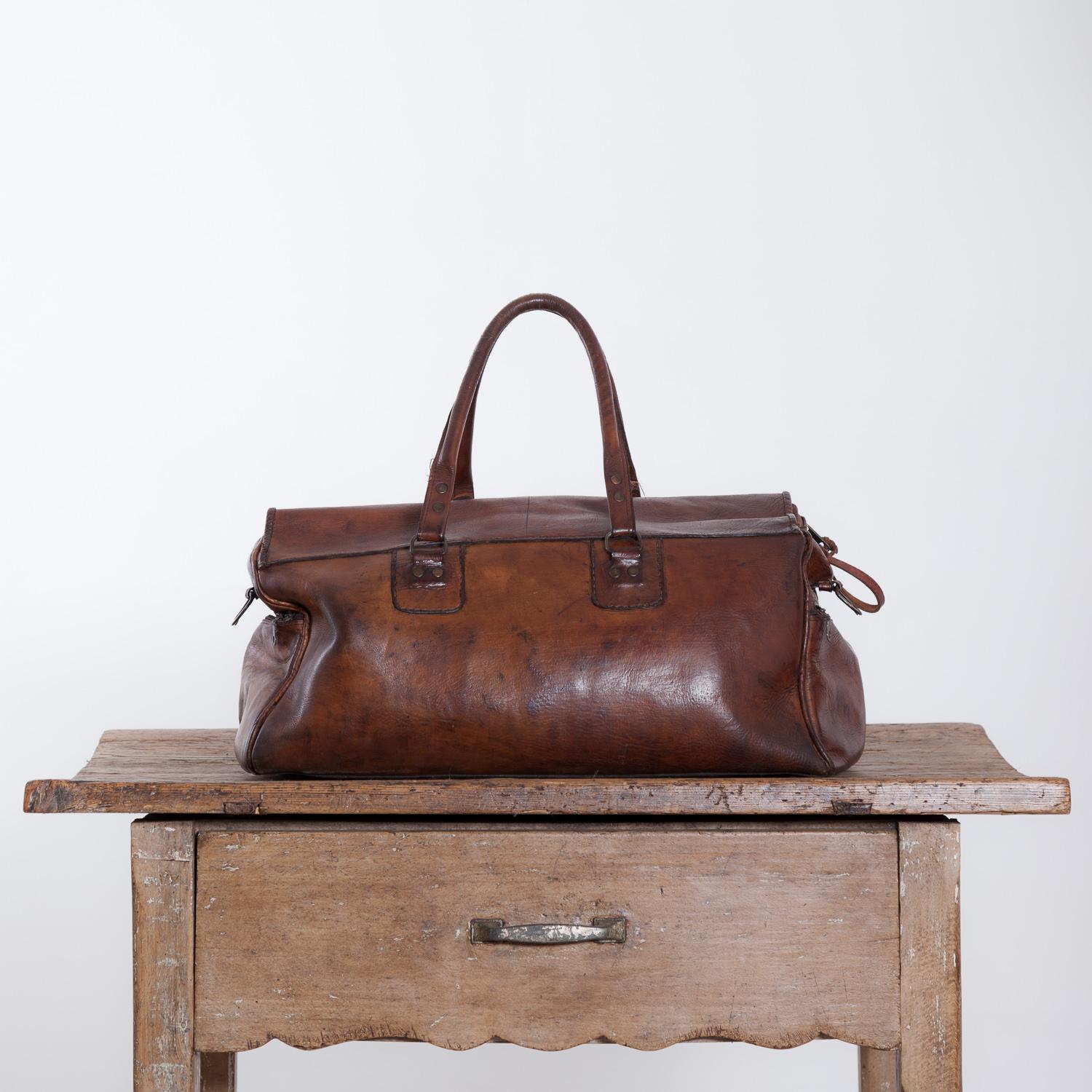 Vintage Leather Holdall In Good Condition In York, GB