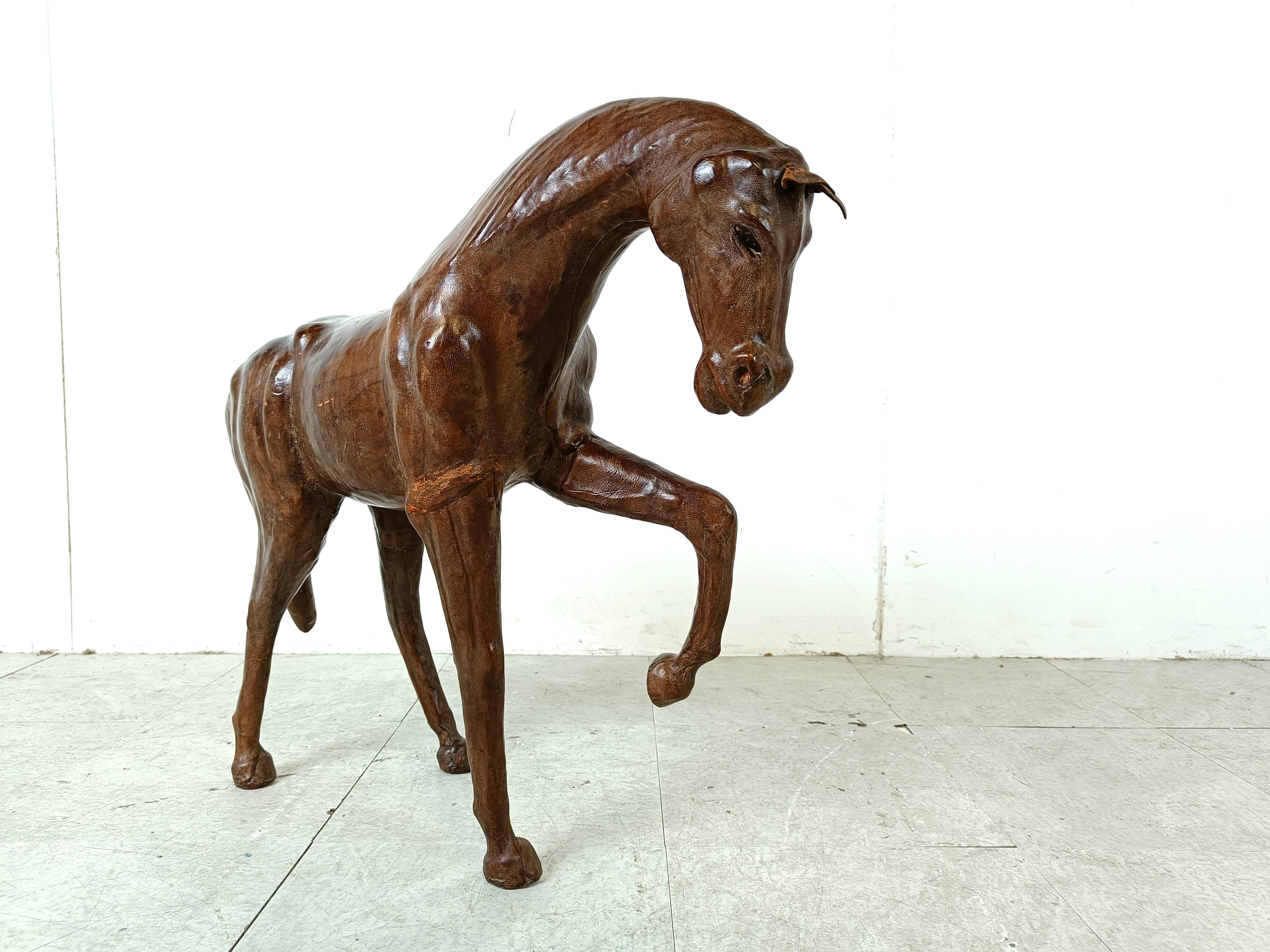 Figure de cheval vintage en cuir, années 1960 Bon état - En vente à HEVERLEE, BE