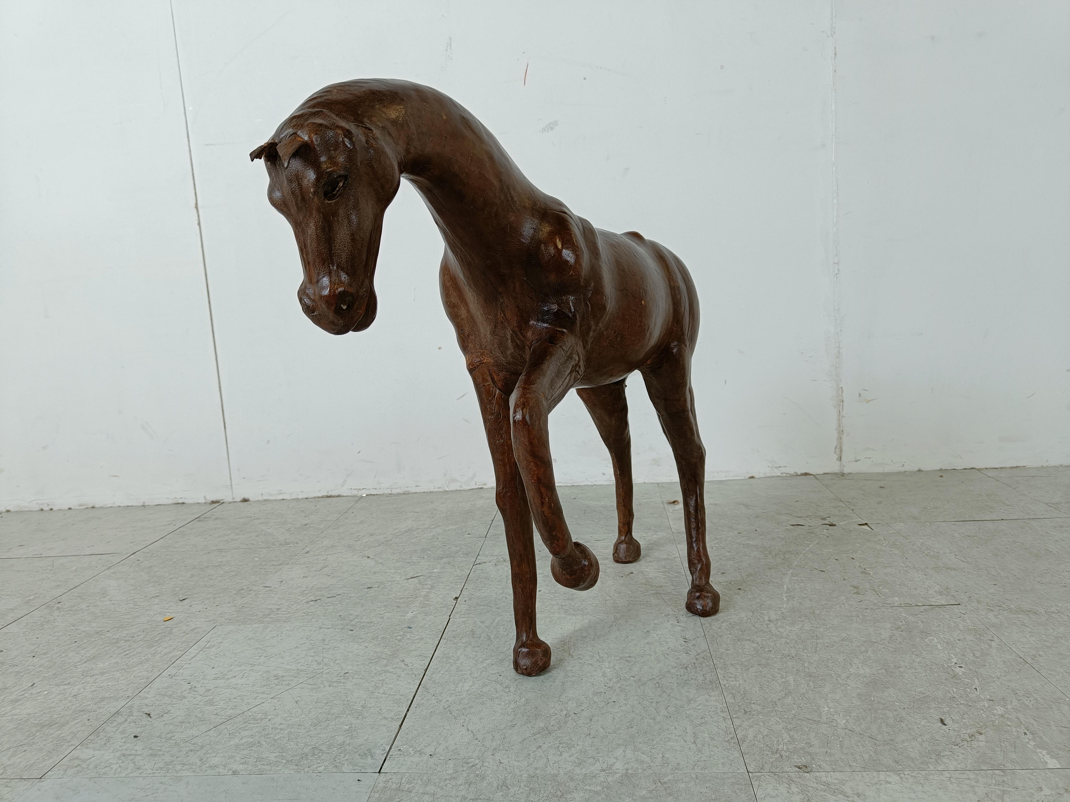 Milieu du XXe siècle Figure de cheval vintage en cuir, années 1960 en vente