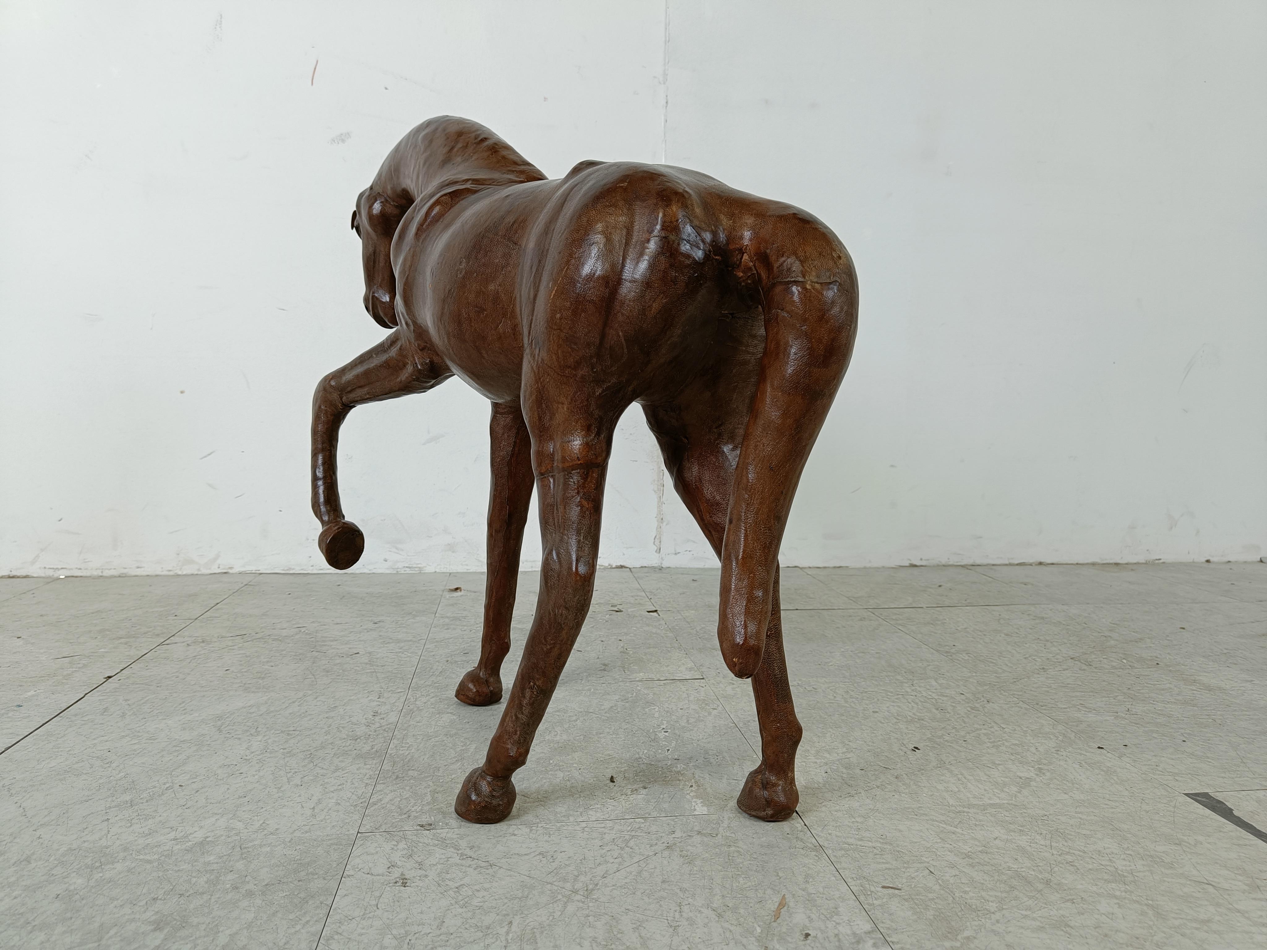 Figure de cheval vintage en cuir, années 1960 en vente 1