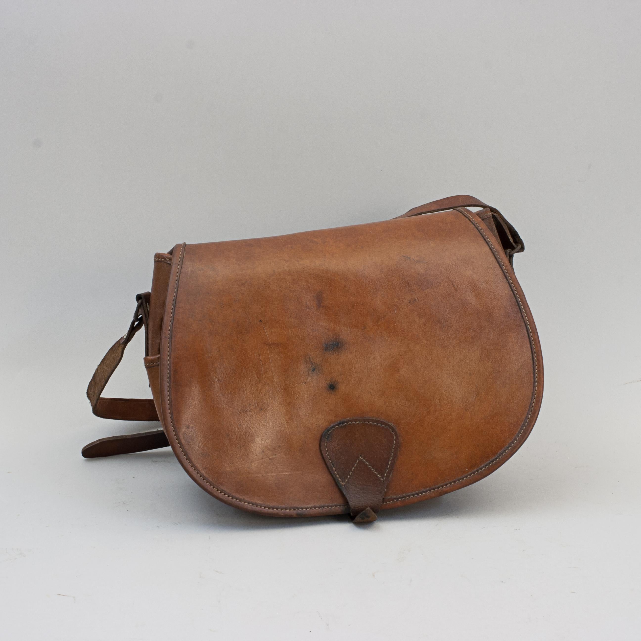 Vintage Leather Hunting, Shooting Cartridge Bag. For Sale 4