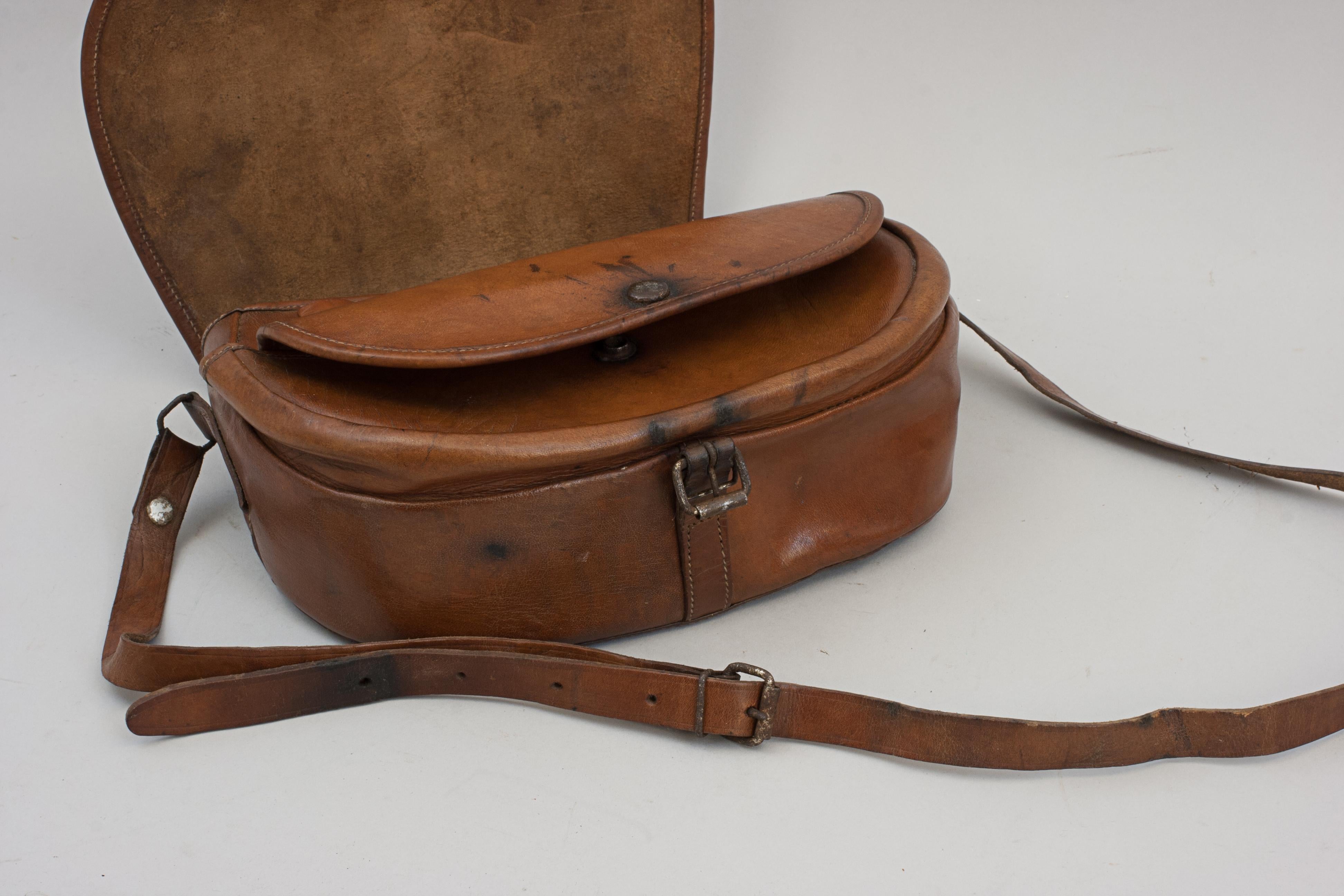 Vintage Leather Hunting, Shooting Cartridge Bag. For Sale 2