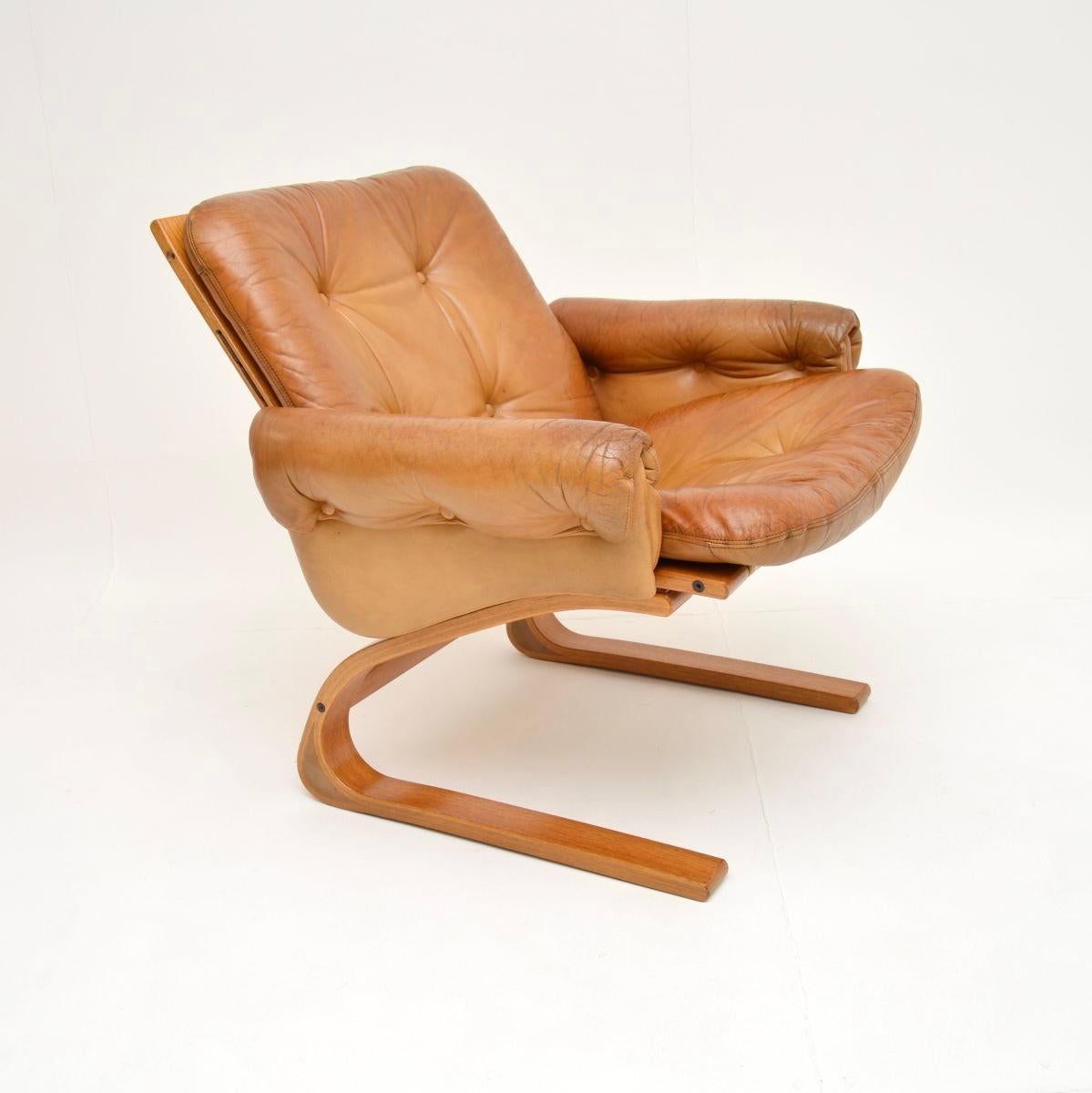 Mid-Century Modern Fauteuil Kengu en cuir vintage par Elsa et Nordahl Solheim pour Rykken en vente