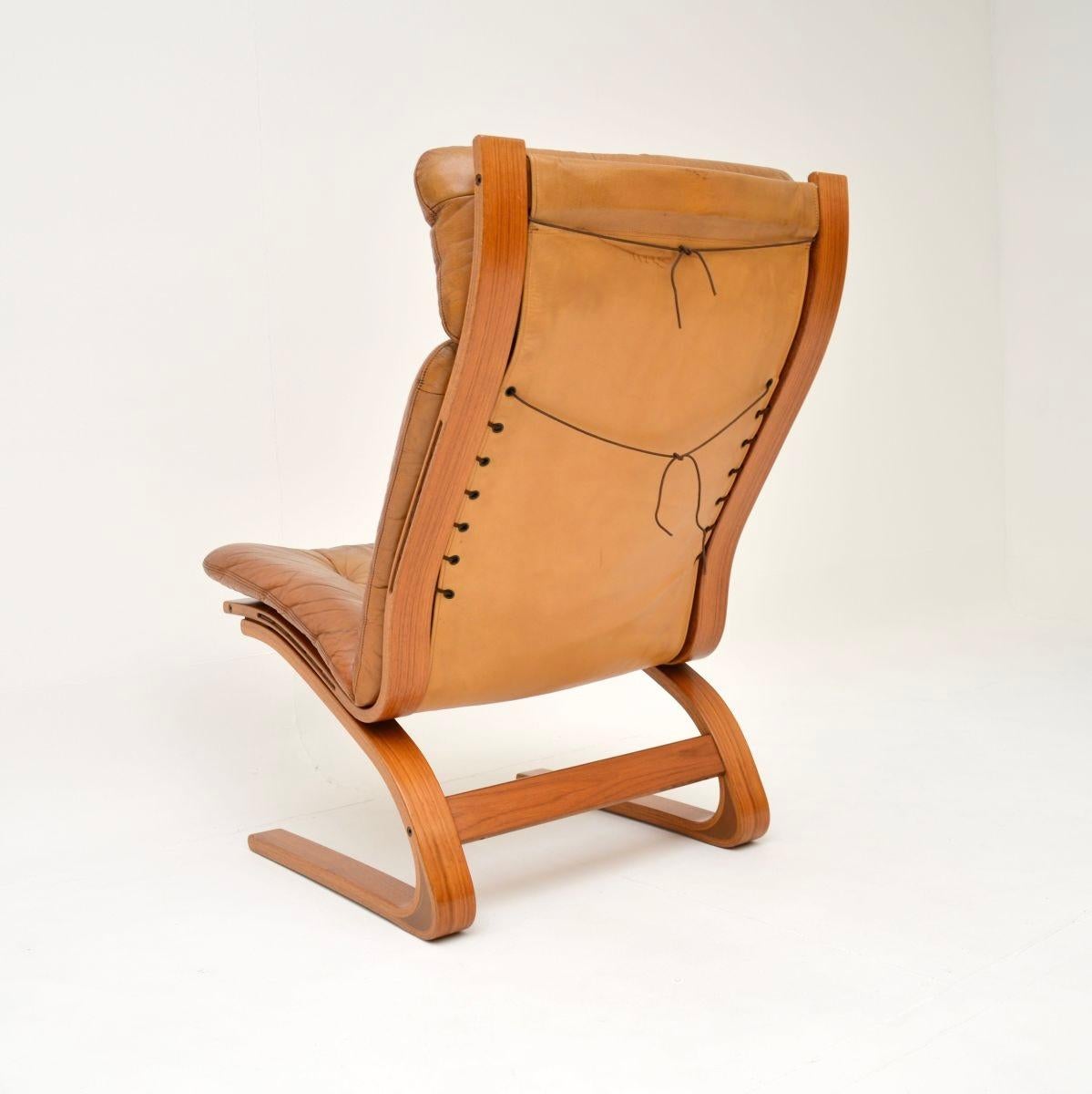 Vintage Leather Kengu Chair and Stool by Elsa and Nordahl Solheim for Rykken In Good Condition For Sale In London, GB