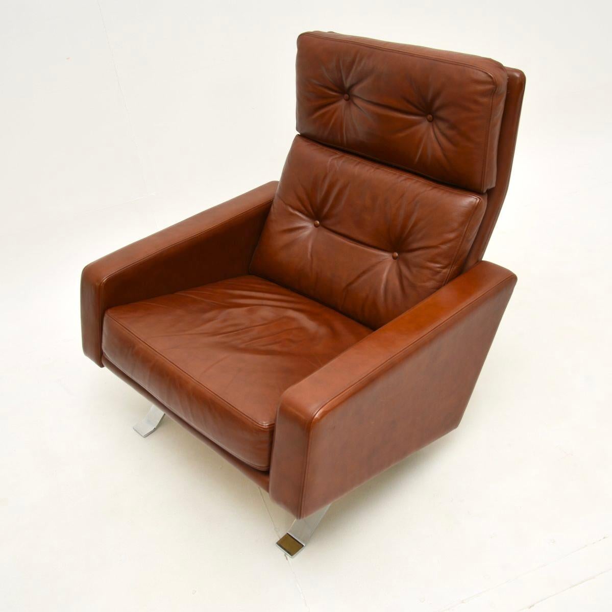 Vintage Leather Leo Armchair and Stool by Robin Day for Hille For Sale 2
