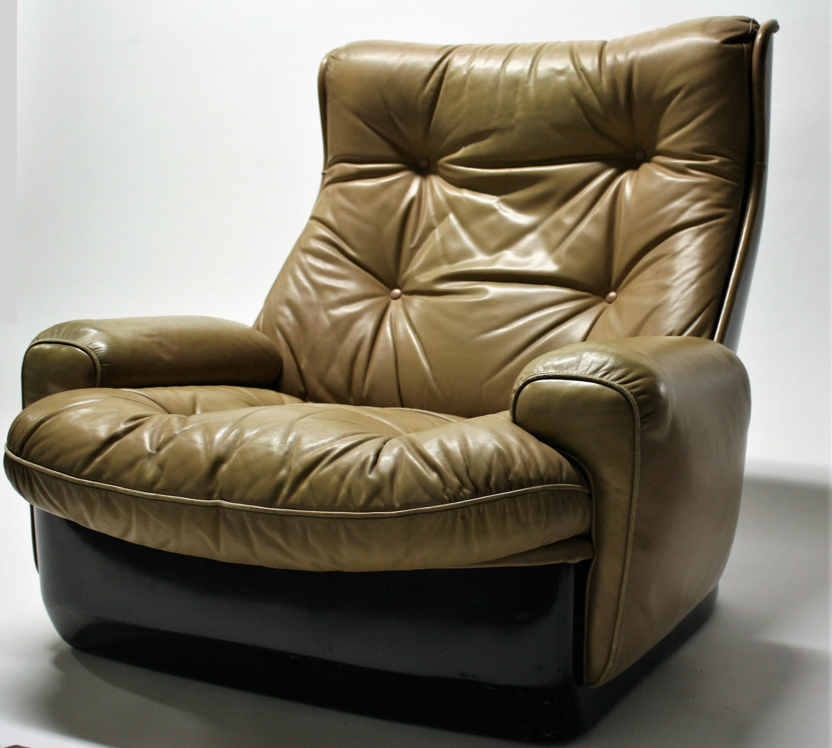 French Vintage Leather Lounge Chair by Airborne International, 1970s