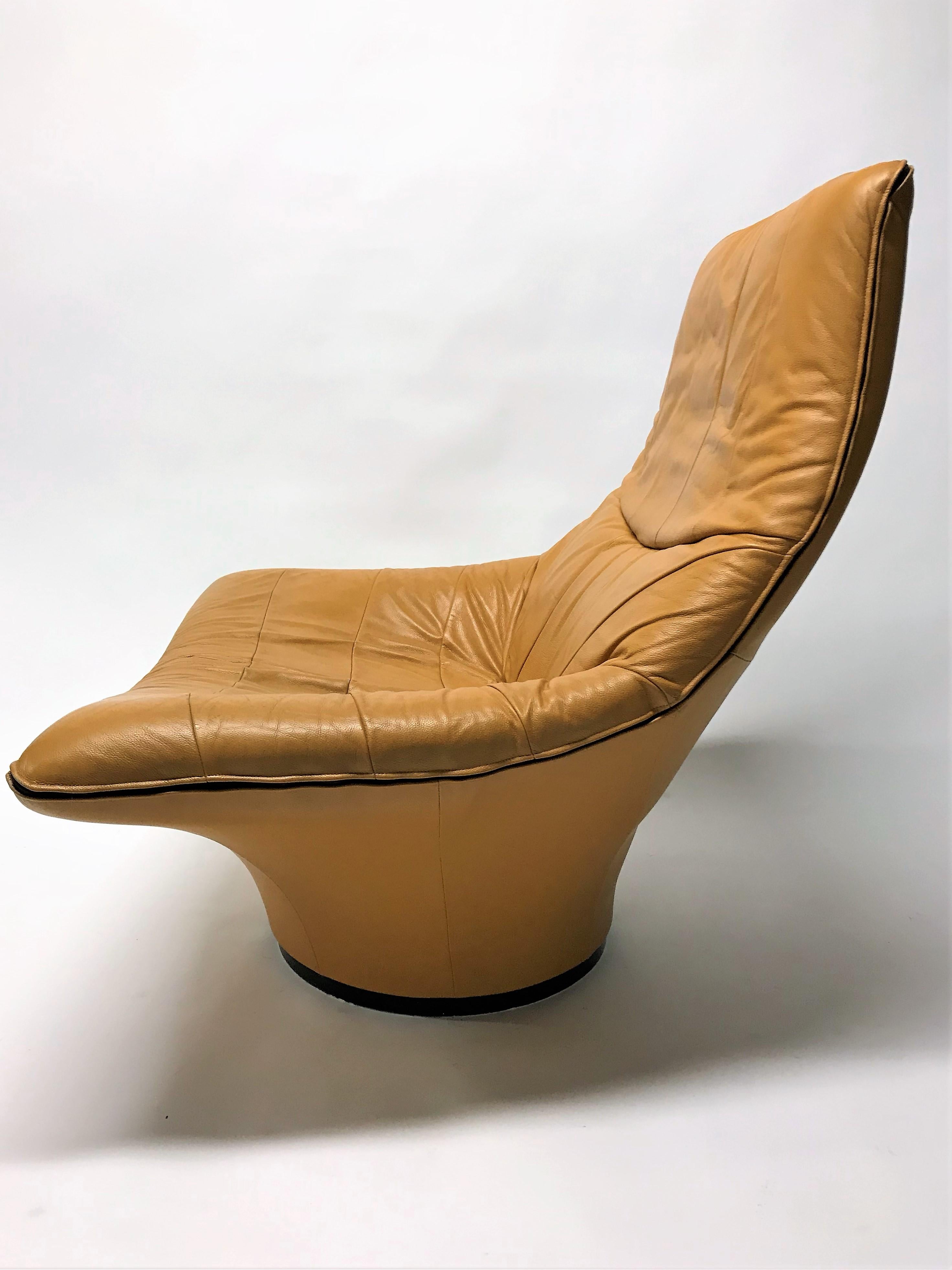 'Mantis' lounge chair in brown leather designed by Gerard Van Den Berg for Montis.

The chair sits incredibly comfortable.

Smart and beautiful timeless design.

1970s, The Netherlands.

Good condition

Dimensions:
Height