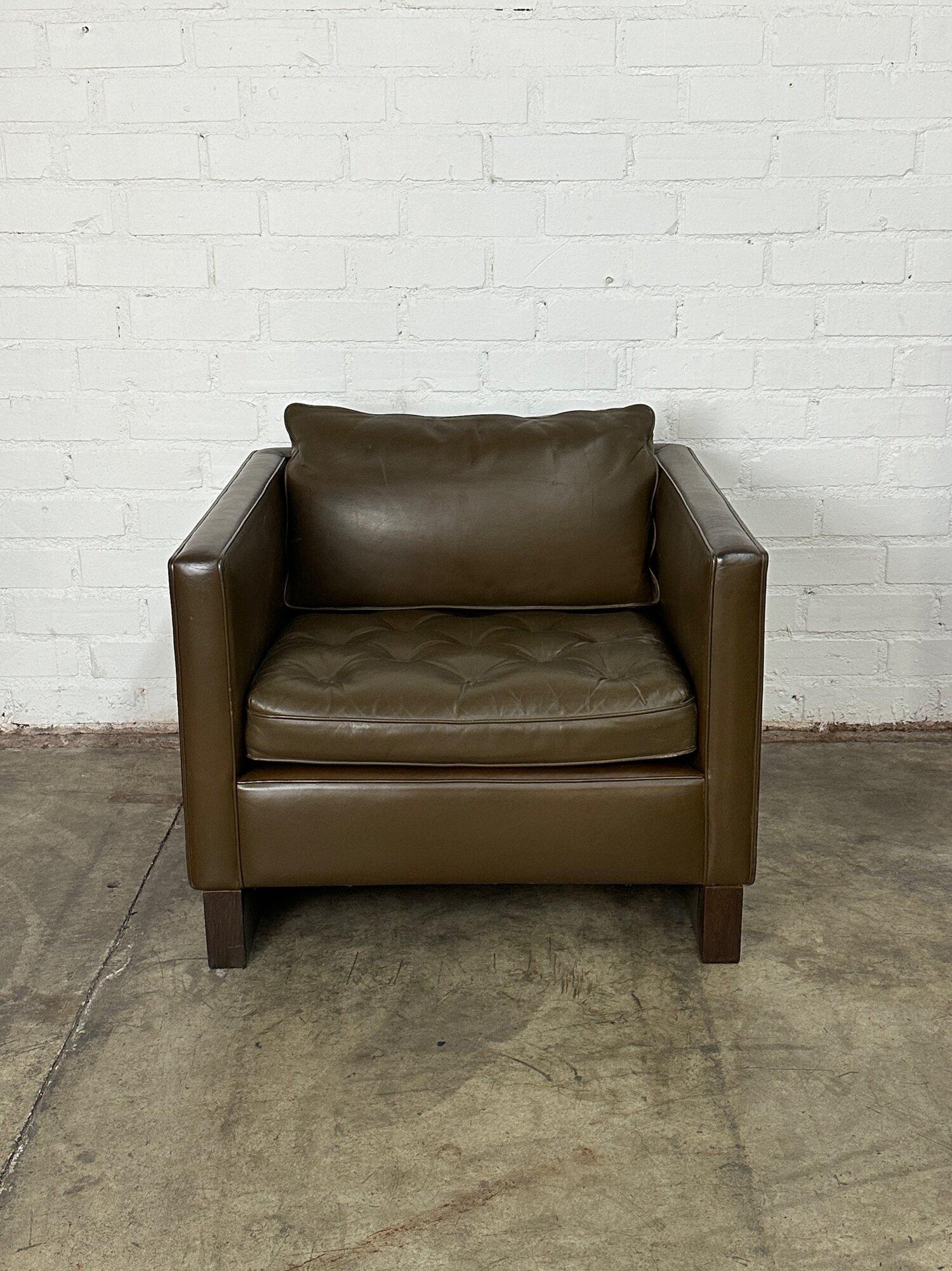 Vintage Leather lounge chair by Interior Crafts 4