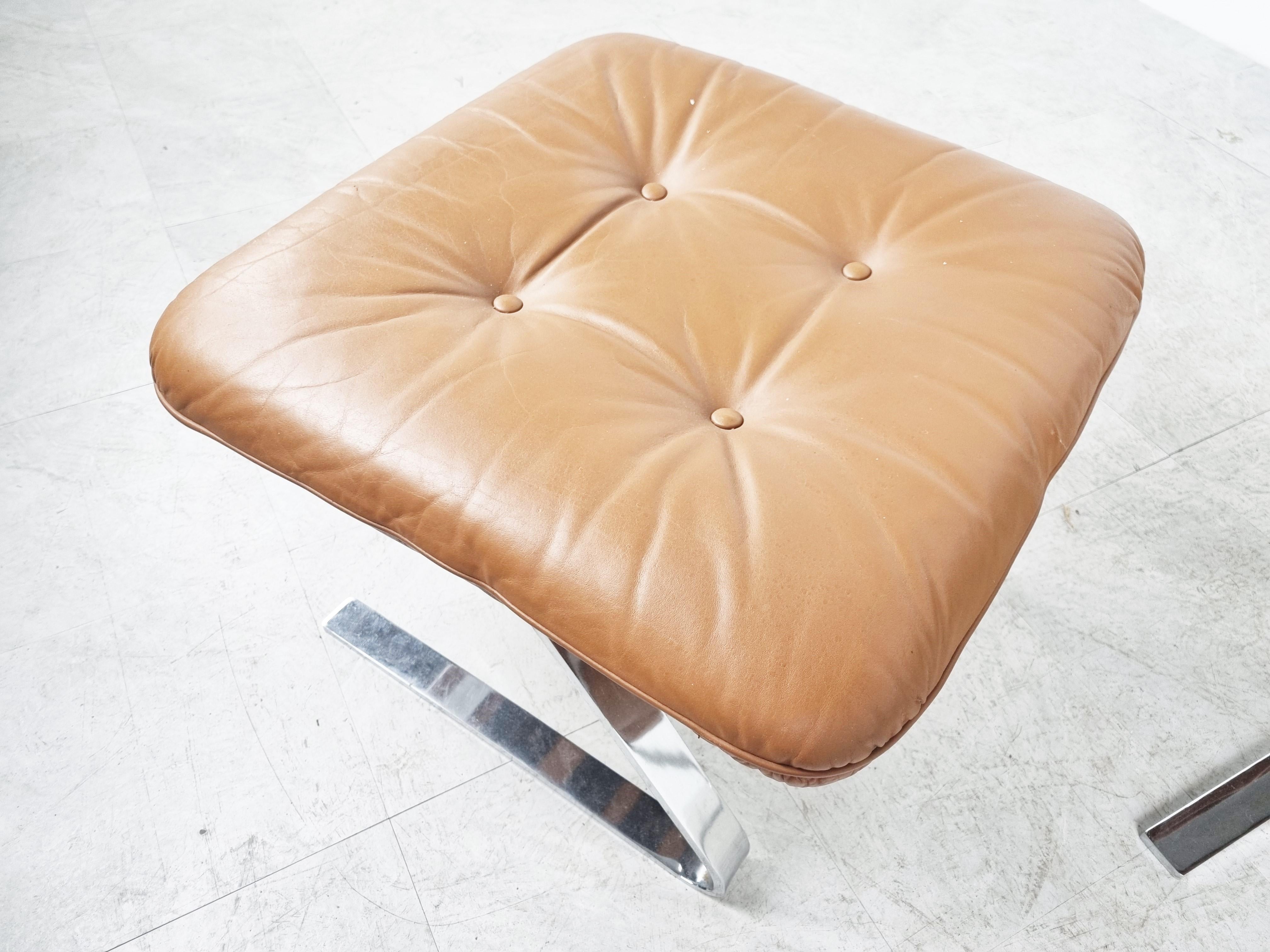 Leather armchiar with footstool by Reinhold Adolf for Cor.

Steel chromed frames with tan leather upholstery.

Good condition, renewed seat straps.

1970s - Germany

Height: 95cm/37.40
