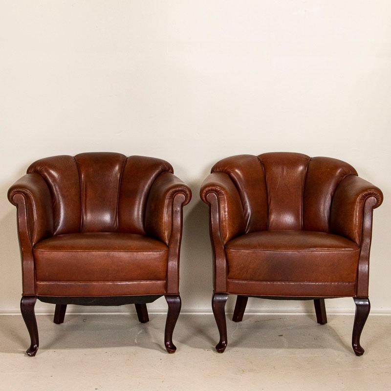 Vintage Leather Loveseat and Pair of Club Chairs, Set of 3 4