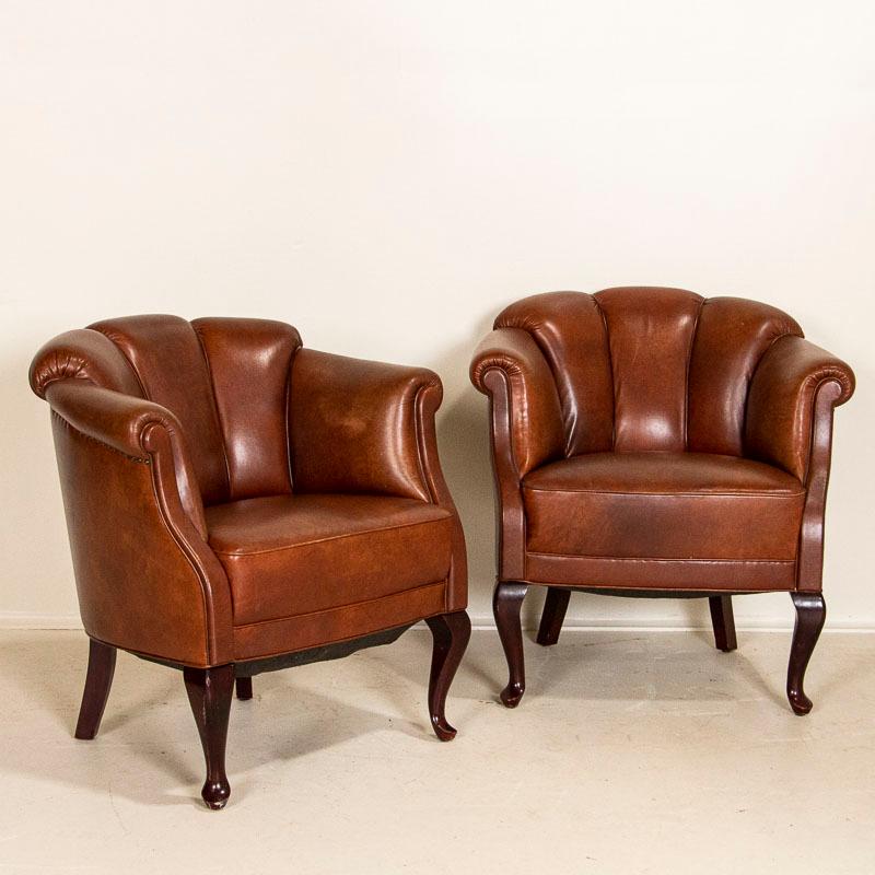 Vintage Leather Loveseat and Pair of Club Chairs, Set of 3 3