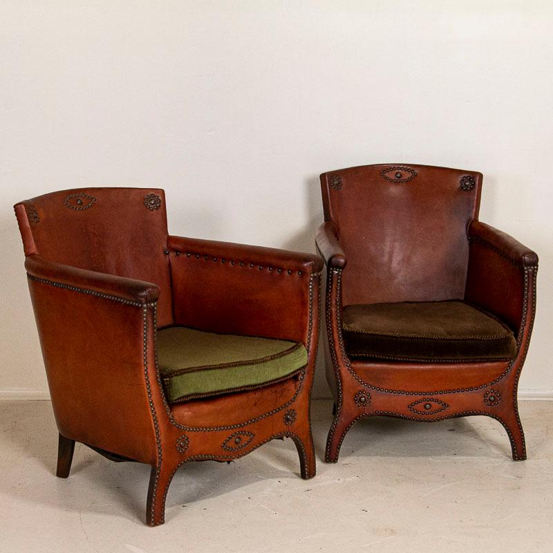 Vintage Leather Small Sofa and Pair of Club Chairs, Set of 3 4