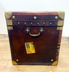 Vintage Leather Luggage Case Steamer Trunk Coffee Table