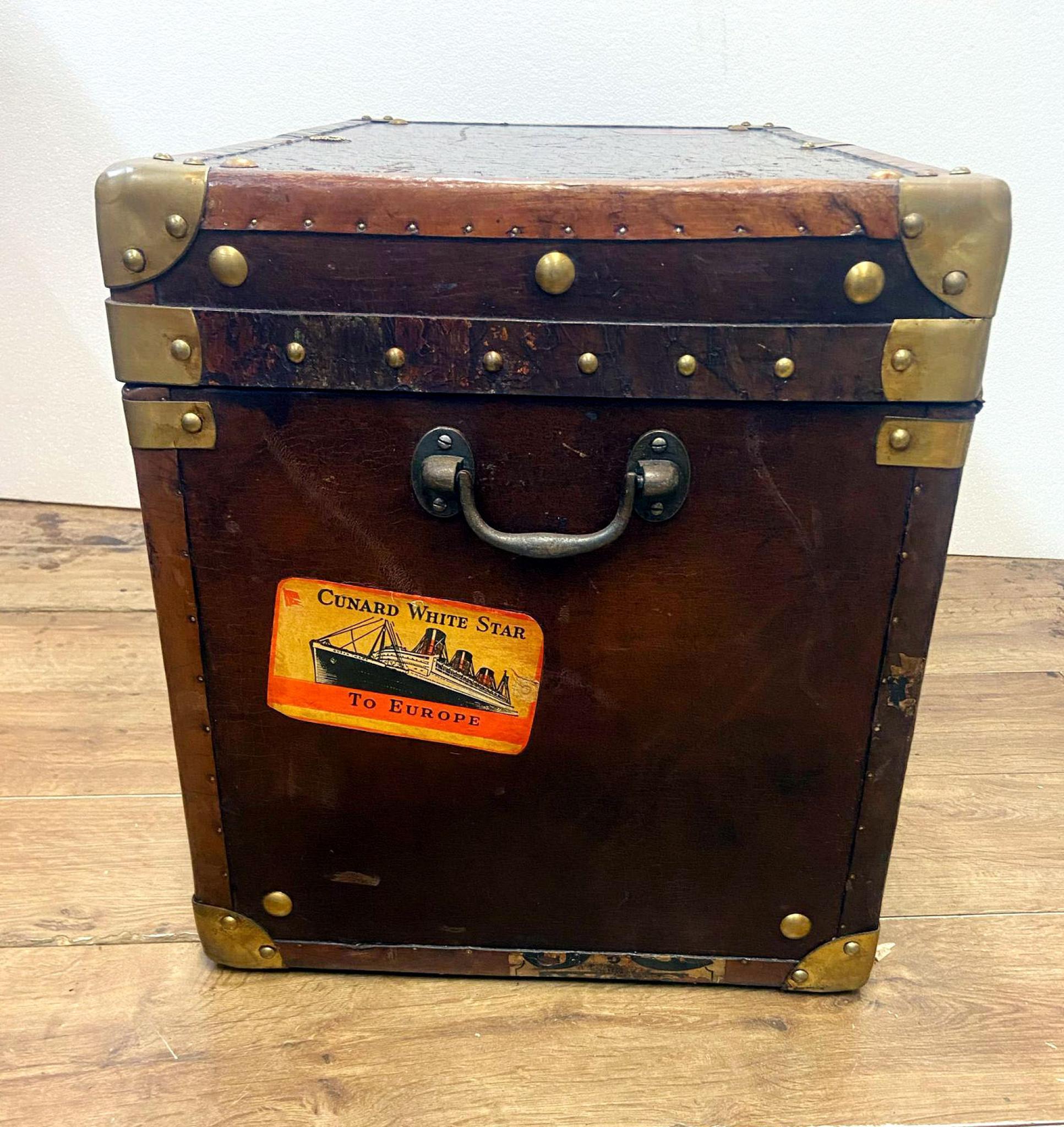 Cuir Table basse en cuir pour malle à vapeur Vintage Luggage Case Steamer Trunk en vente