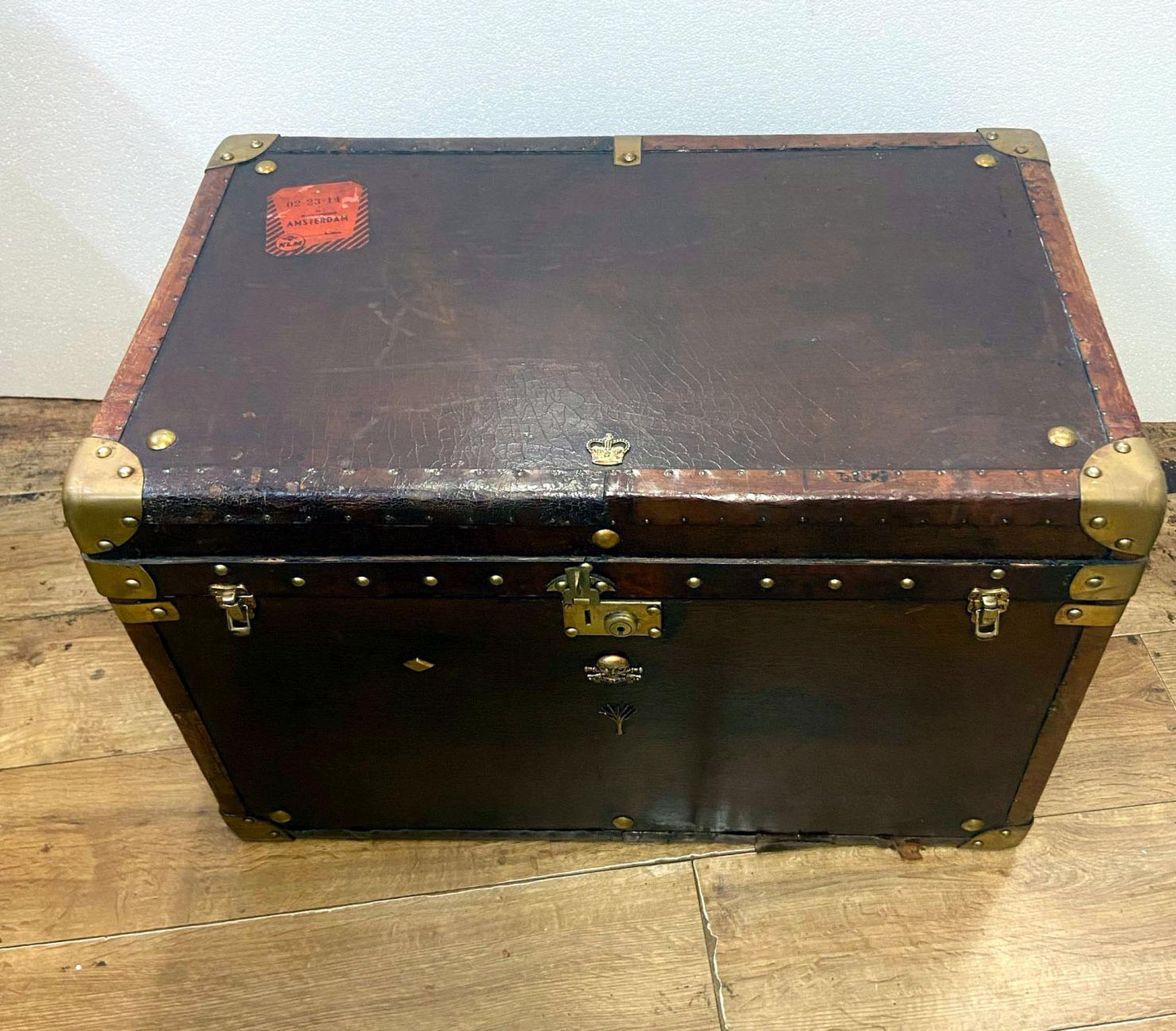 Table basse en cuir pour malle à vapeur Vintage Luggage Case Steamer Trunk en vente 1