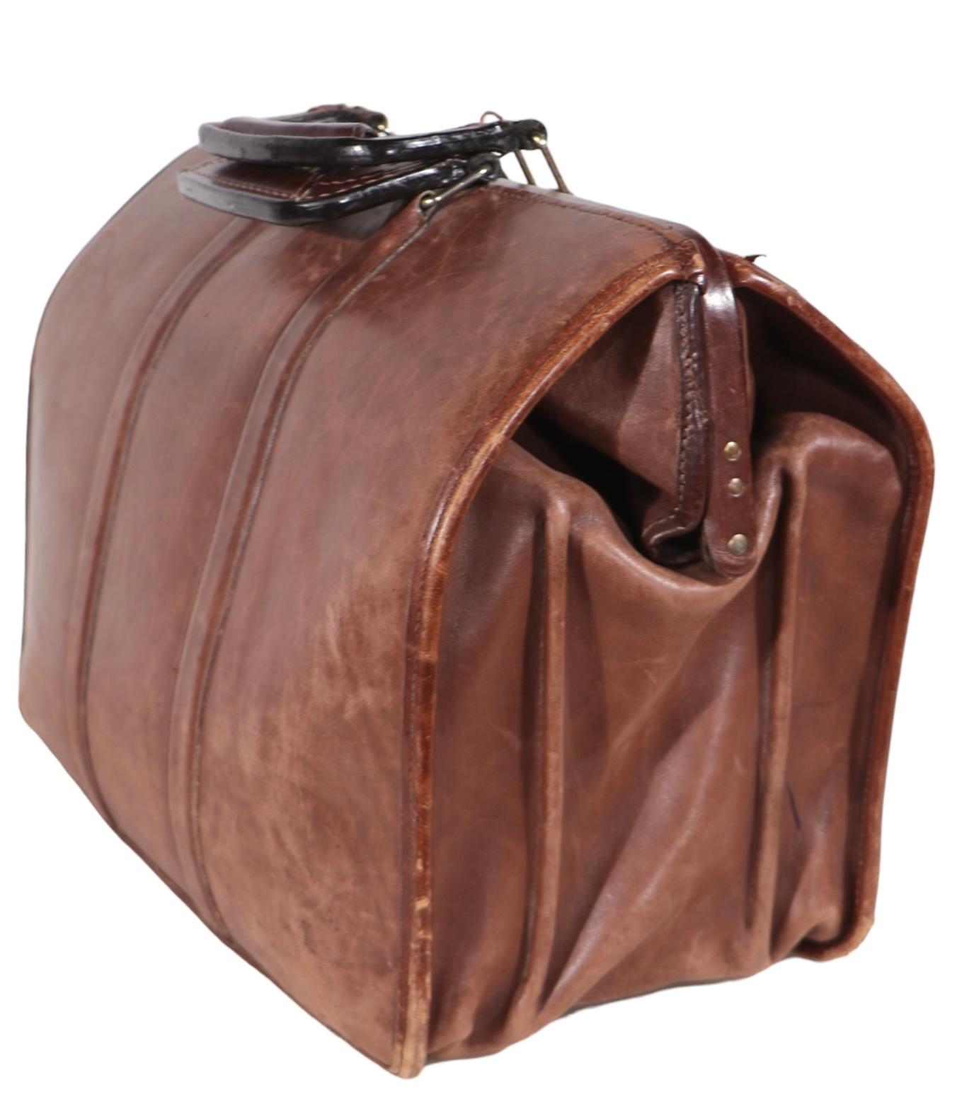Vintage Leather Luggage  Valise Suitcase Handbag For Sale 4