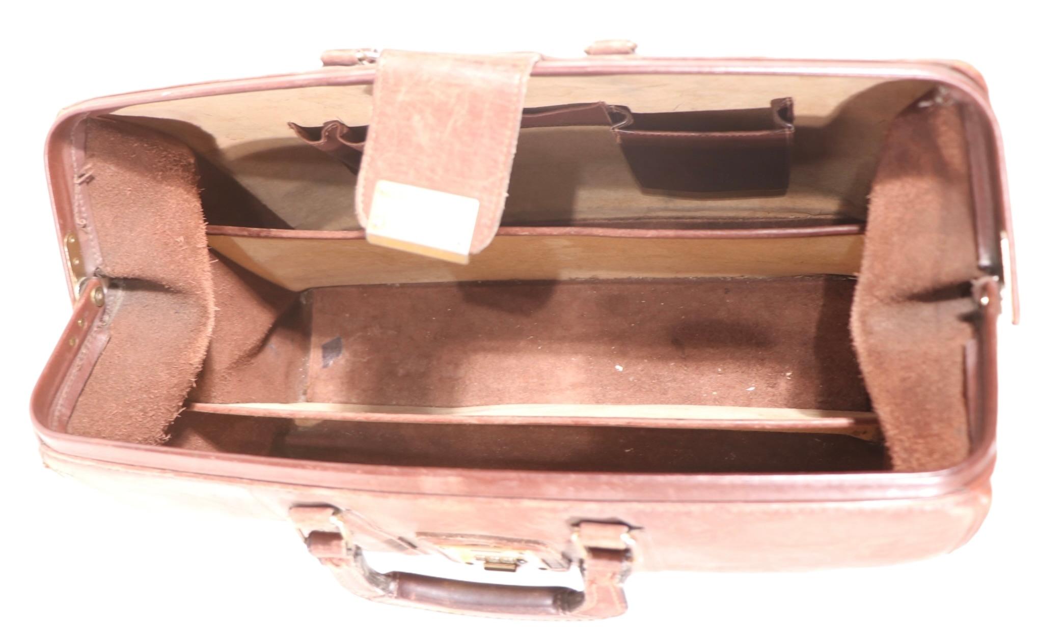 Vintage Leather Luggage  Valise Suitcase Handbag For Sale 5