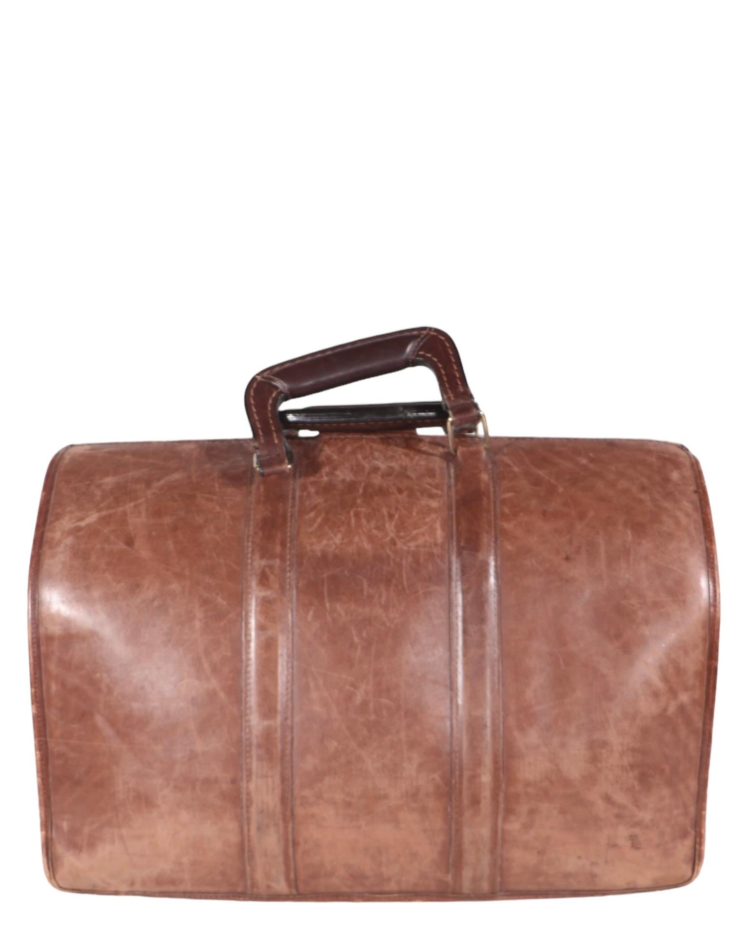 20th Century Vintage Leather Luggage  Valise Suitcase Handbag For Sale
