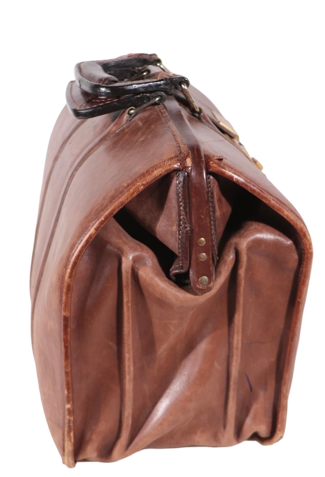 Vintage Leather Luggage  Valise Suitcase Handbag For Sale 3