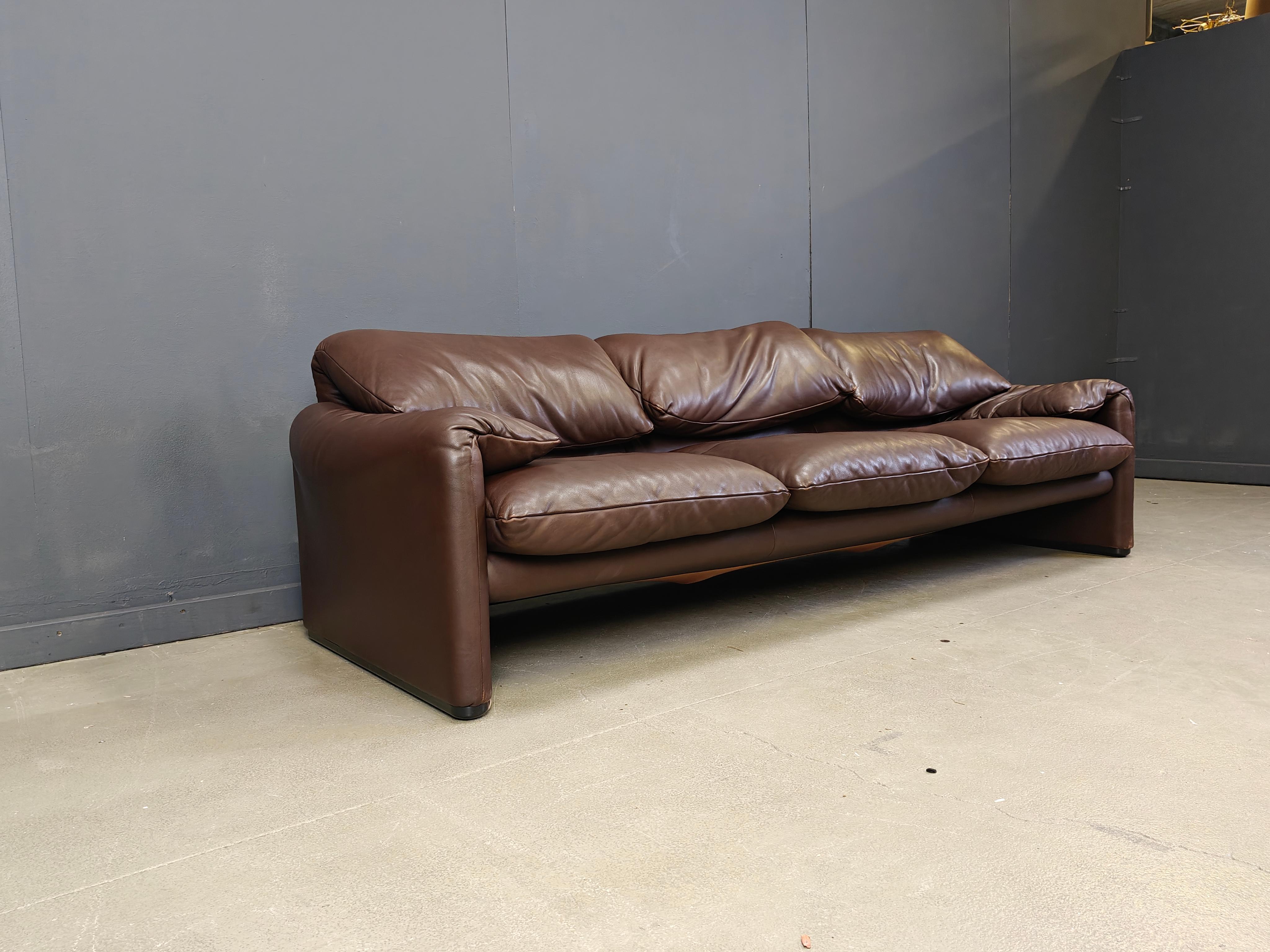 Juego de sofás de 3 plazas Maralunga de cuero vintage de Vico Magistretti para Cassina, 1973 en venta 3