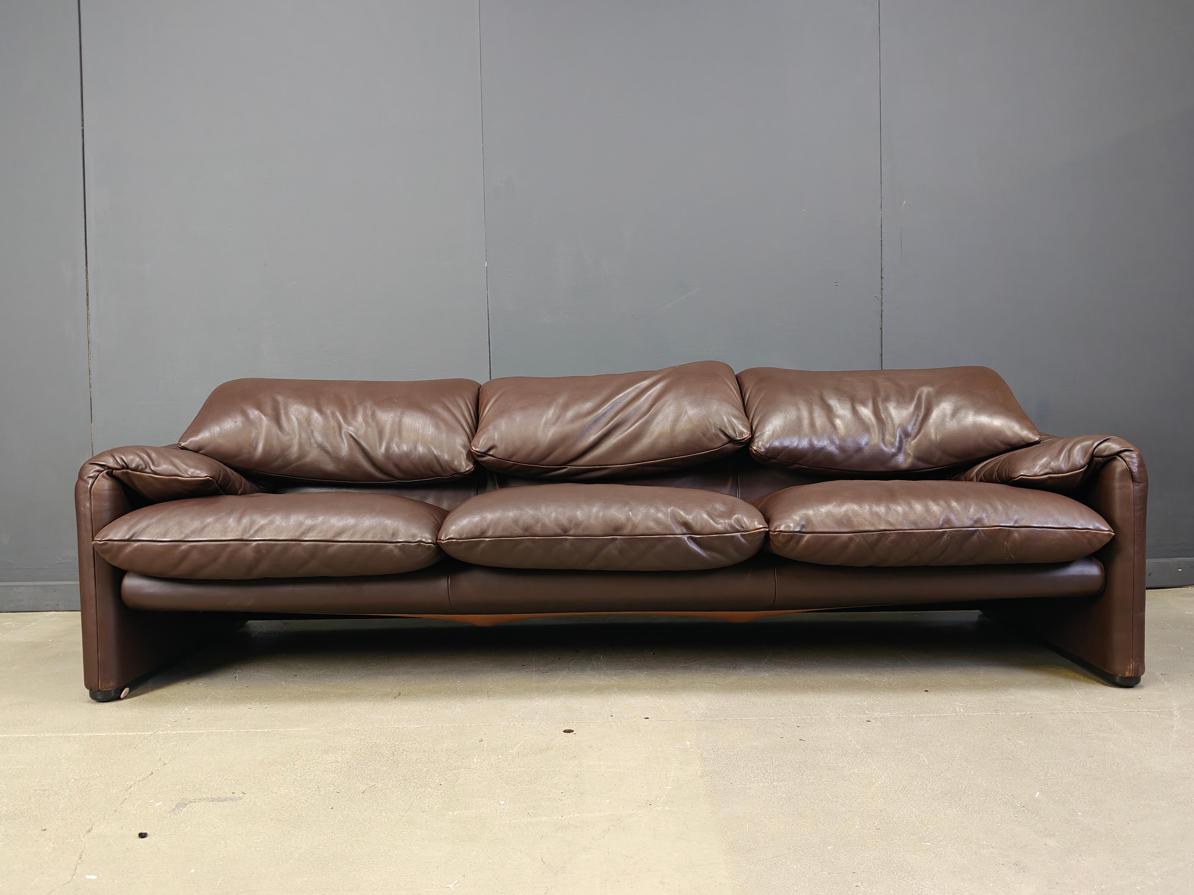 Juego de sofás de 3 plazas Maralunga de cuero vintage de Vico Magistretti para Cassina, 1973 en venta 5