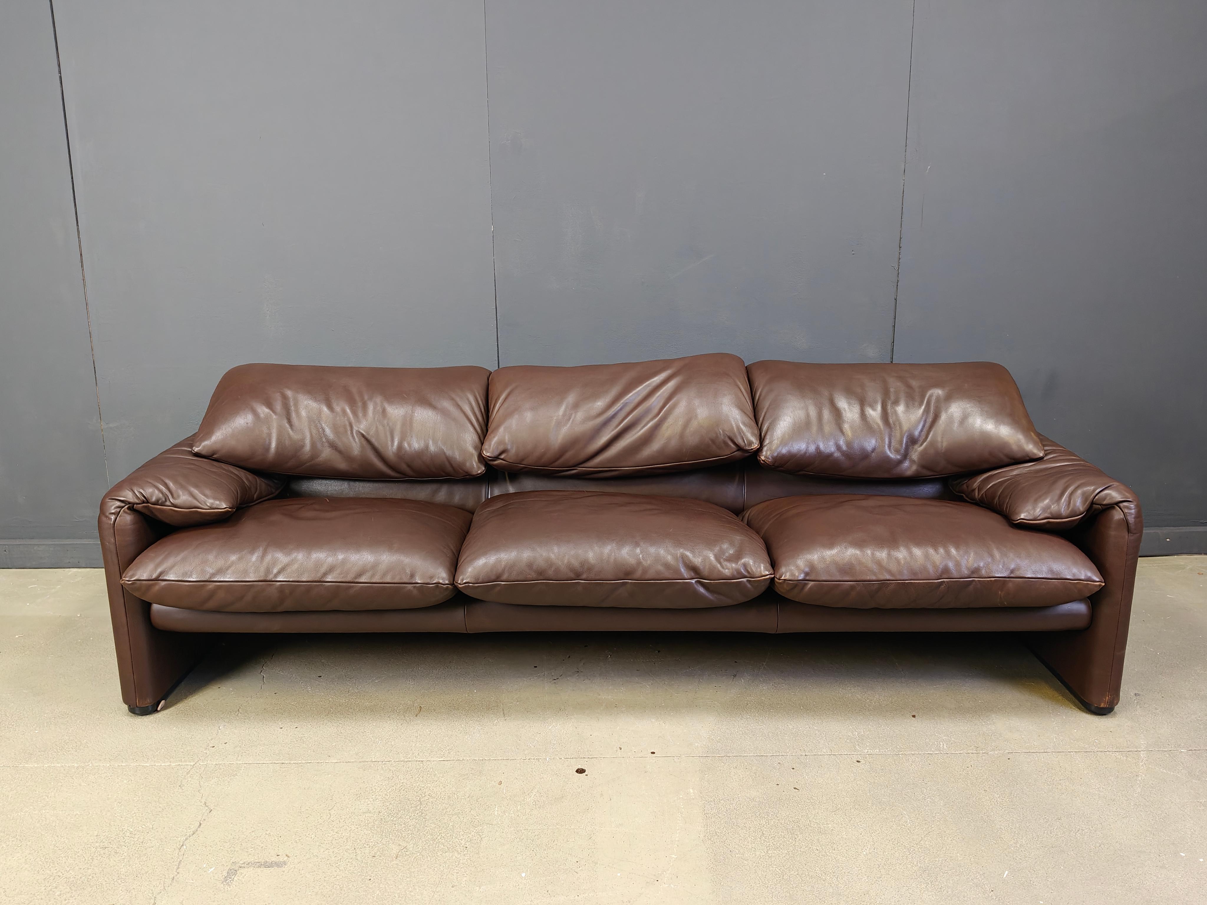 Juego de sofás de 3 plazas Maralunga de cuero vintage de Vico Magistretti para Cassina, 1973 en venta 6