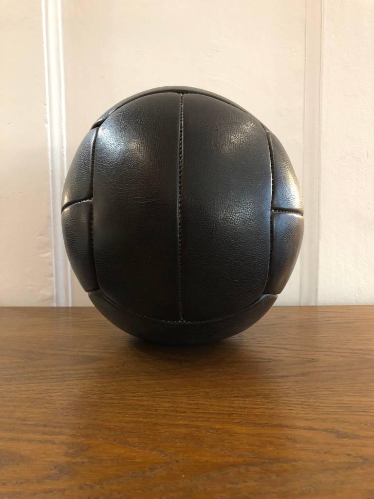 Vintage Leather Medicine Ball, 1940s In Good Condition In Wien, AT