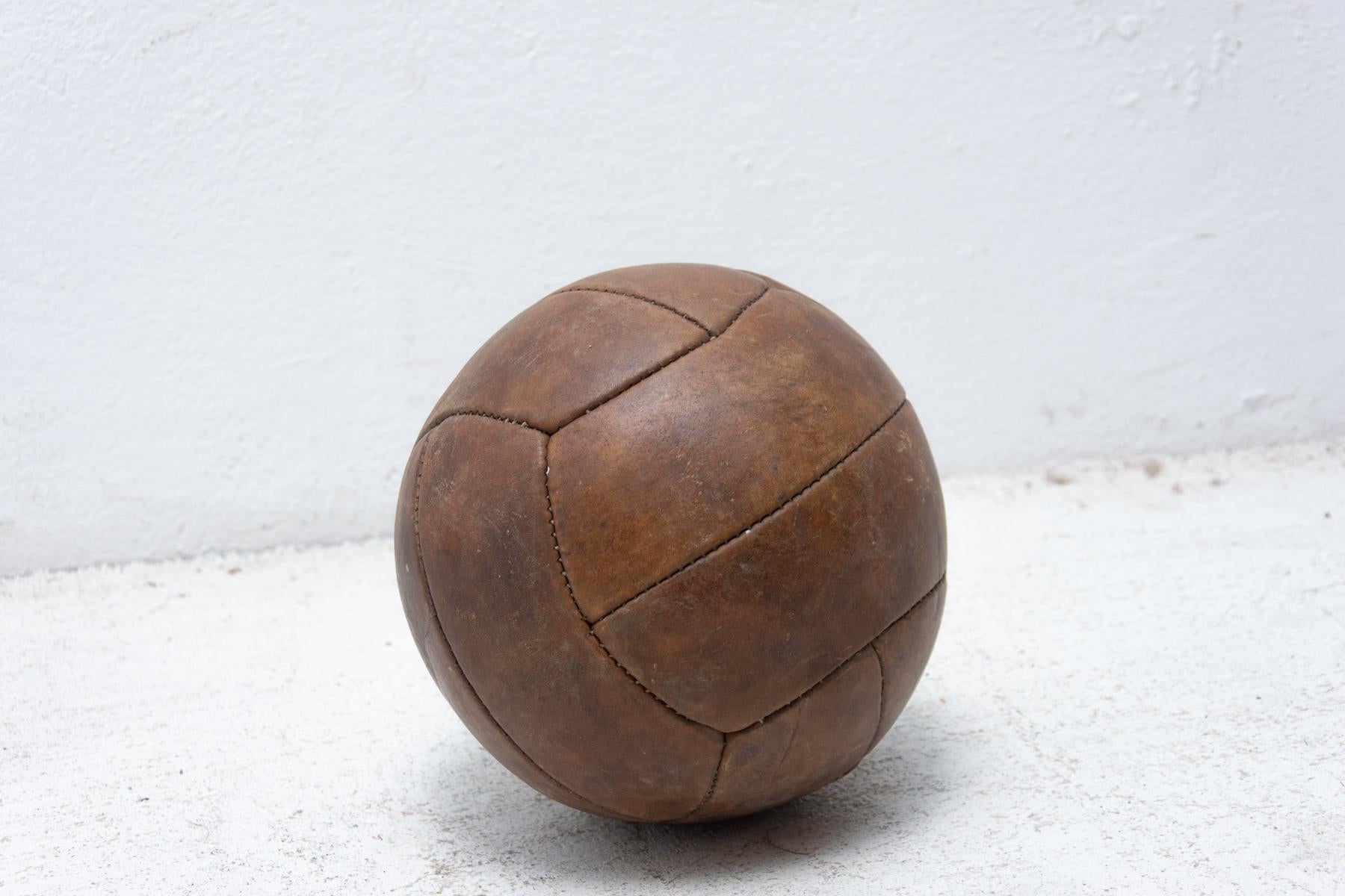 This leather medicine ball was made in the former Czechoslovakia in the 1930s. It´s in good vintage condition.
 