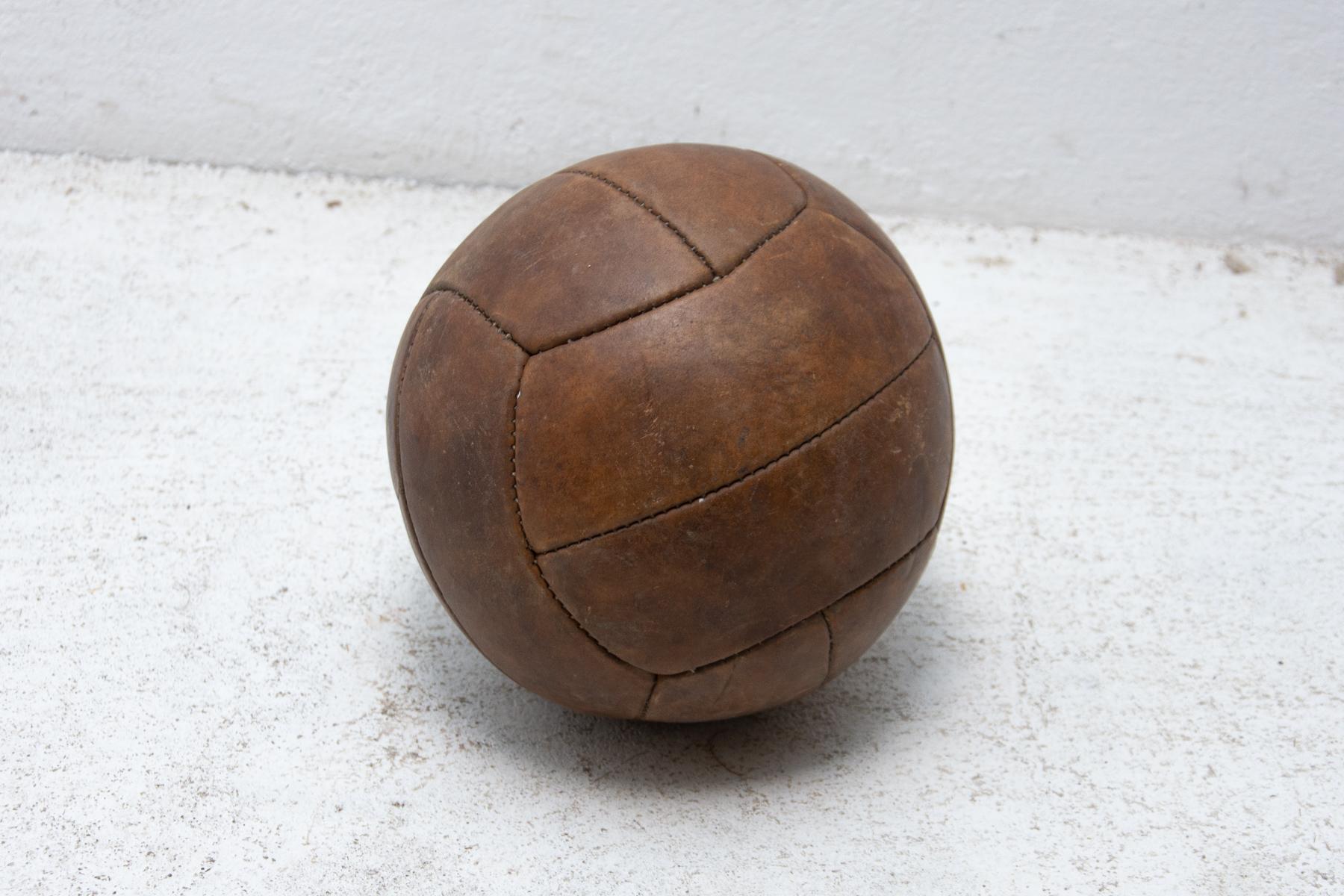 Vintage Leather Medicine Ball, 1930s, Czechoslovakia In Good Condition In Prague 8, CZ