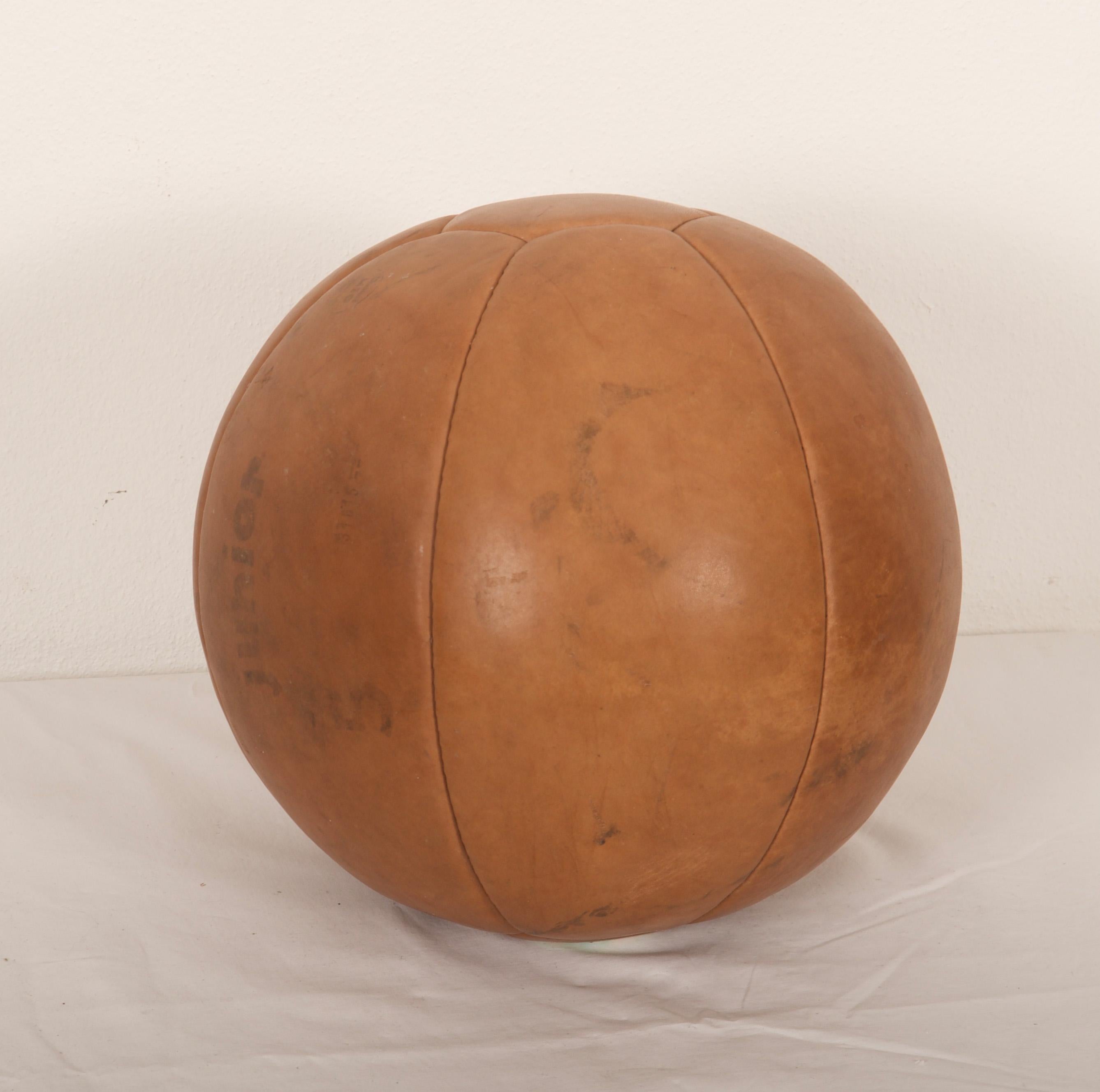 Vintage Leather Medicine Ball In Good Condition For Sale In Vienna, AT