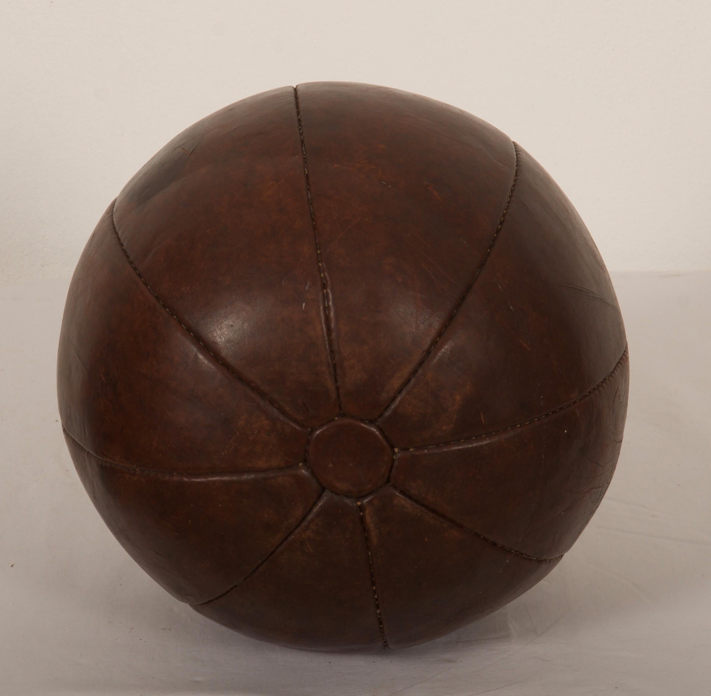 Vintage Leather Medicine Ball In Good Condition For Sale In Vienna, AT