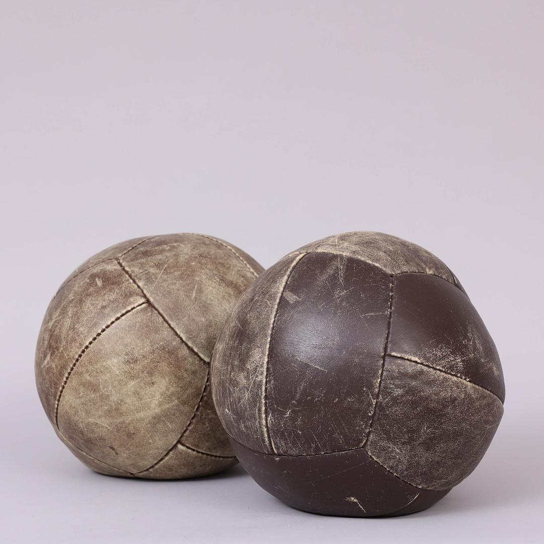 Vintage Leather Medicine Ball In Fair Condition For Sale In Vienna, AT