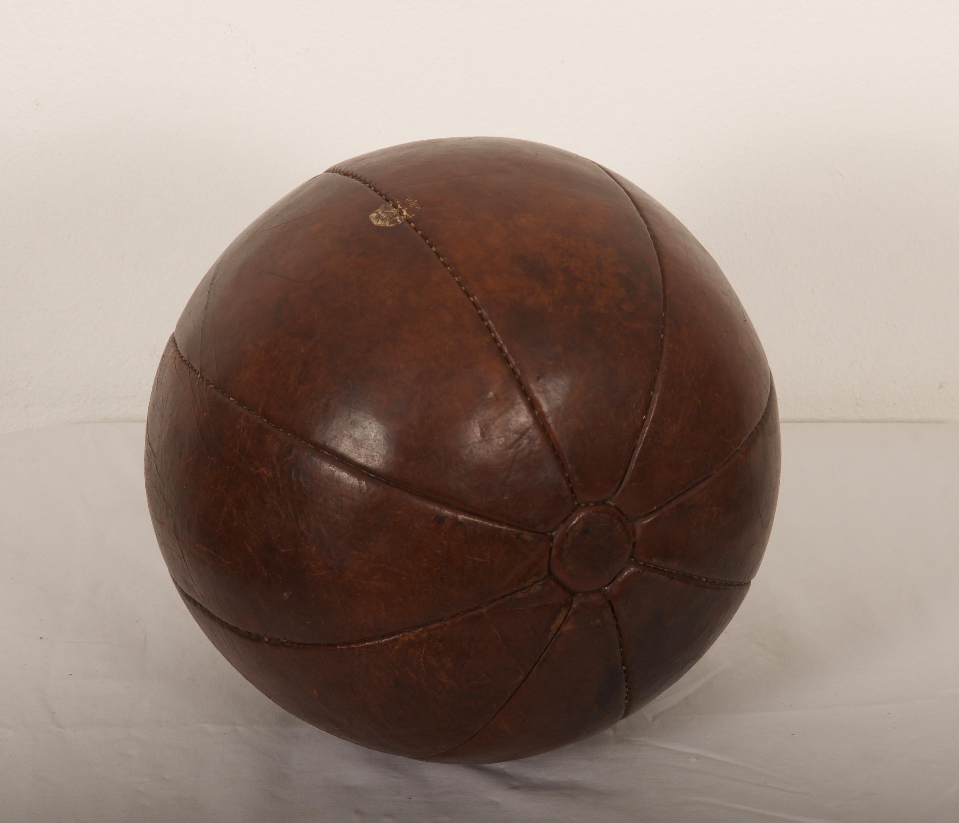 Vintage Leder Medizinball (Moderne der Mitte des Jahrhunderts)