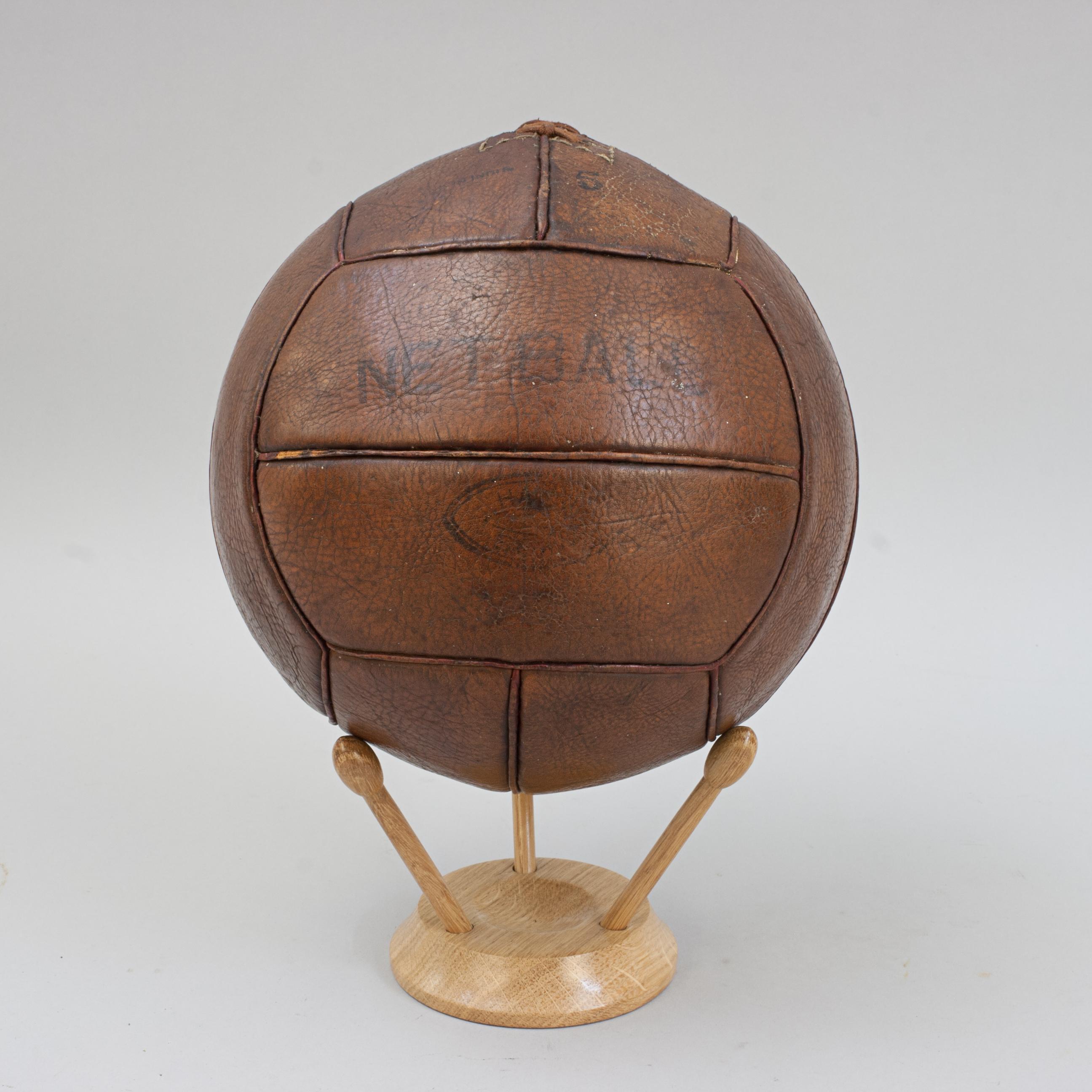 Netball de cuero vintage en venta 6