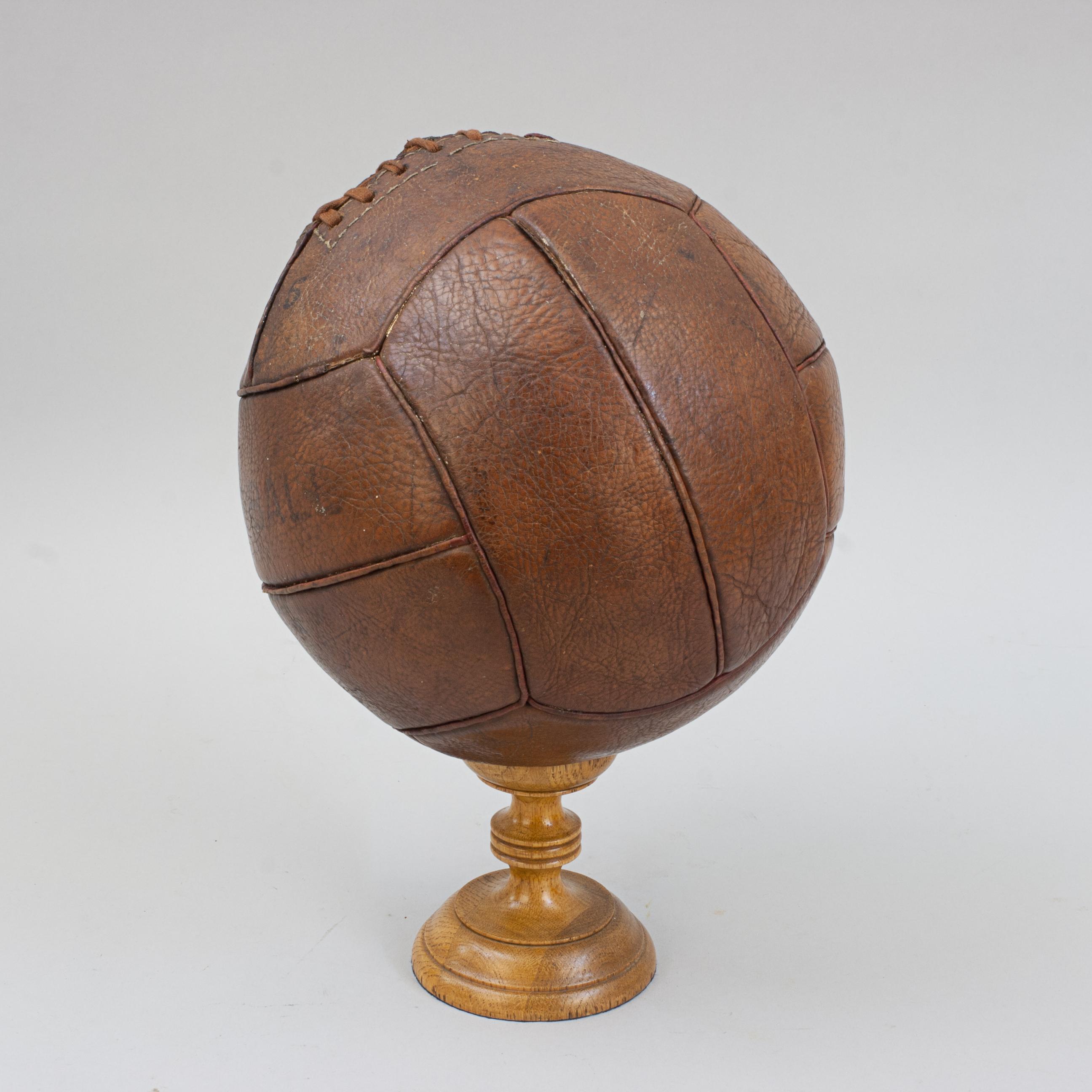 Netball de cuero vintage siglo XX en venta