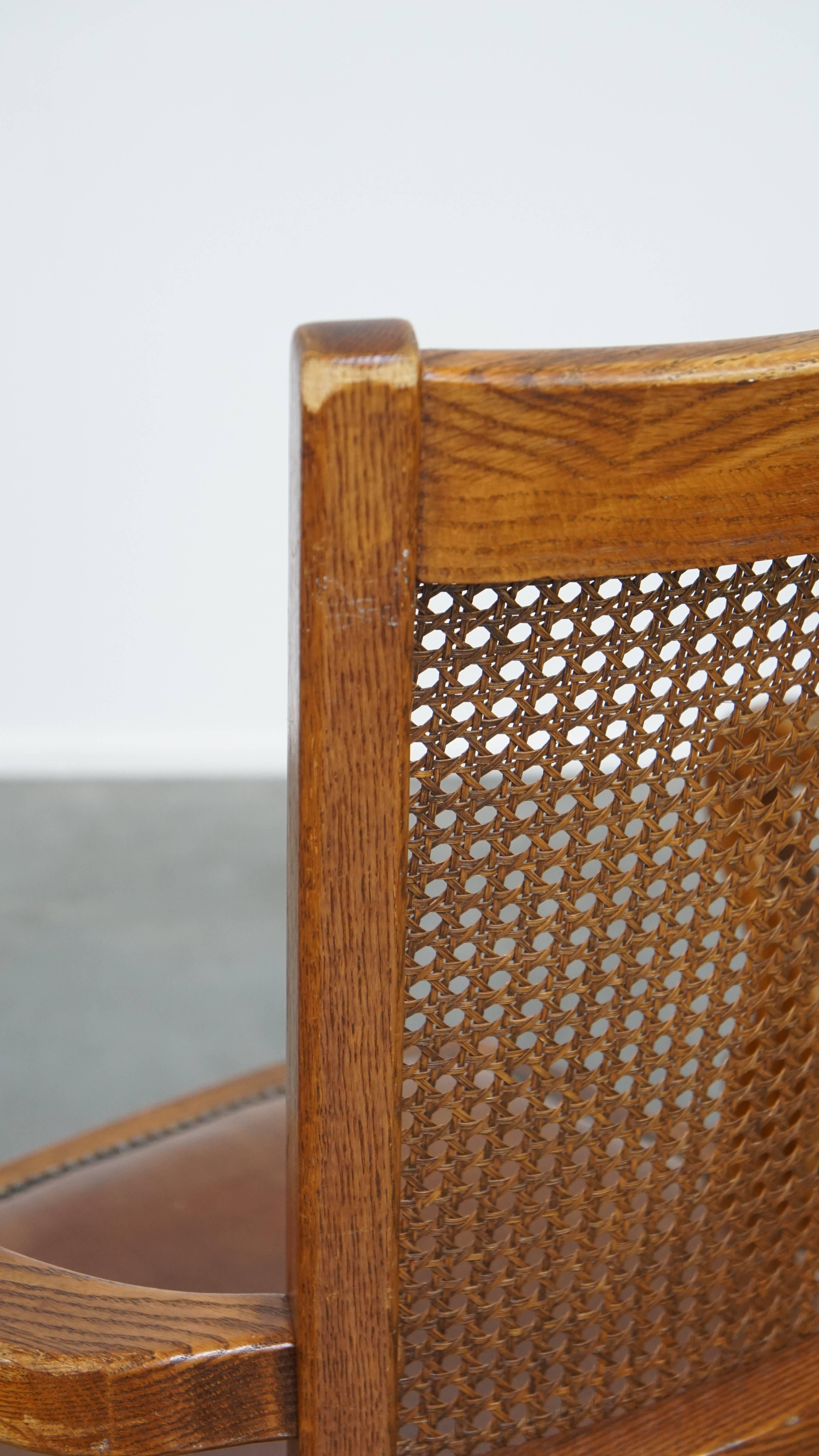 Bürostuhl aus Leder im Vintage-Stil mit Holz- und geflochtener Rohrrückenlehne auf Rollen im Angebot 7